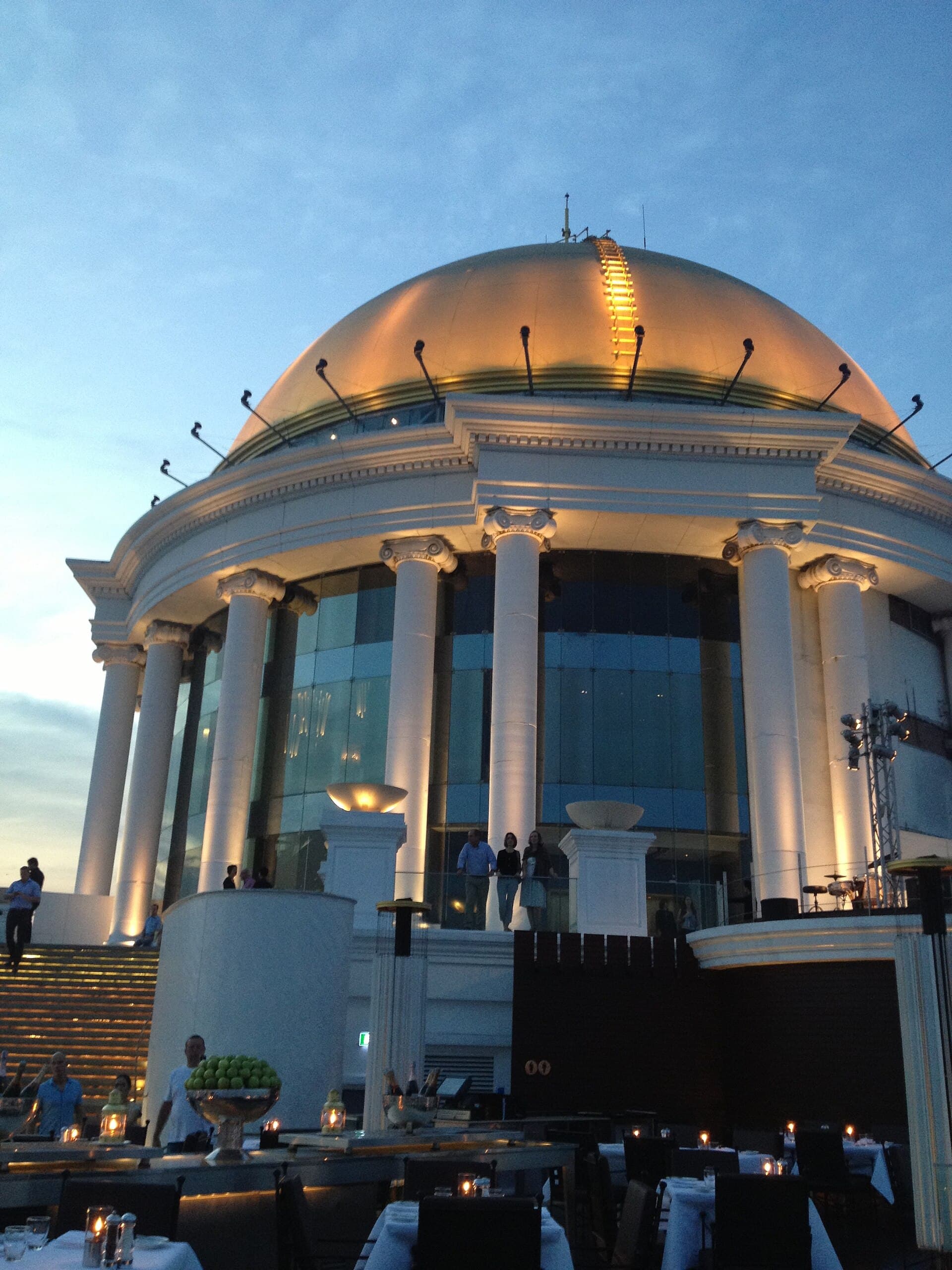 lebua at State Tower (via Wikimedia Commons, CC BY-SA 3.0)