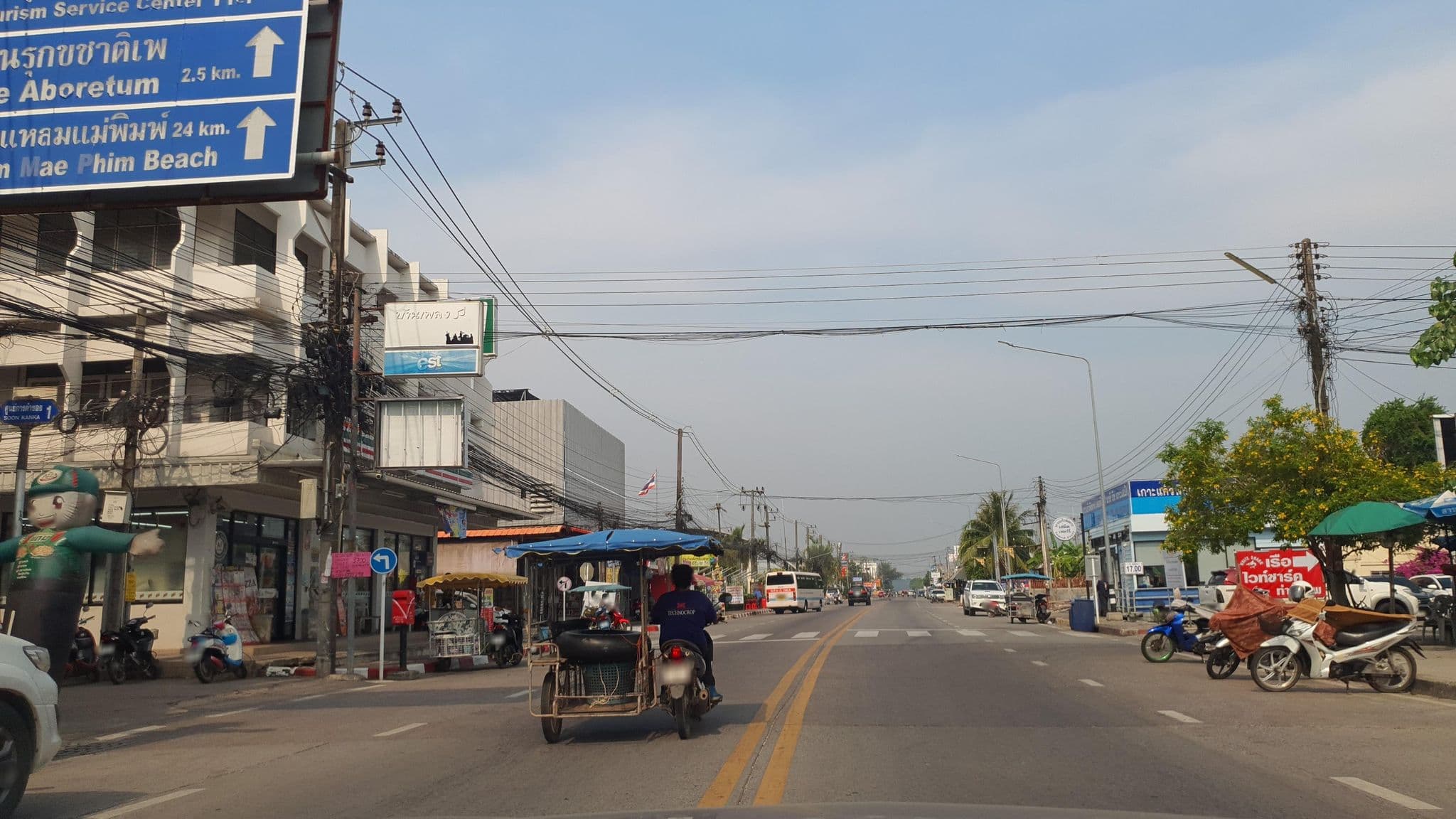 Street view near Christies, Ban Phe
