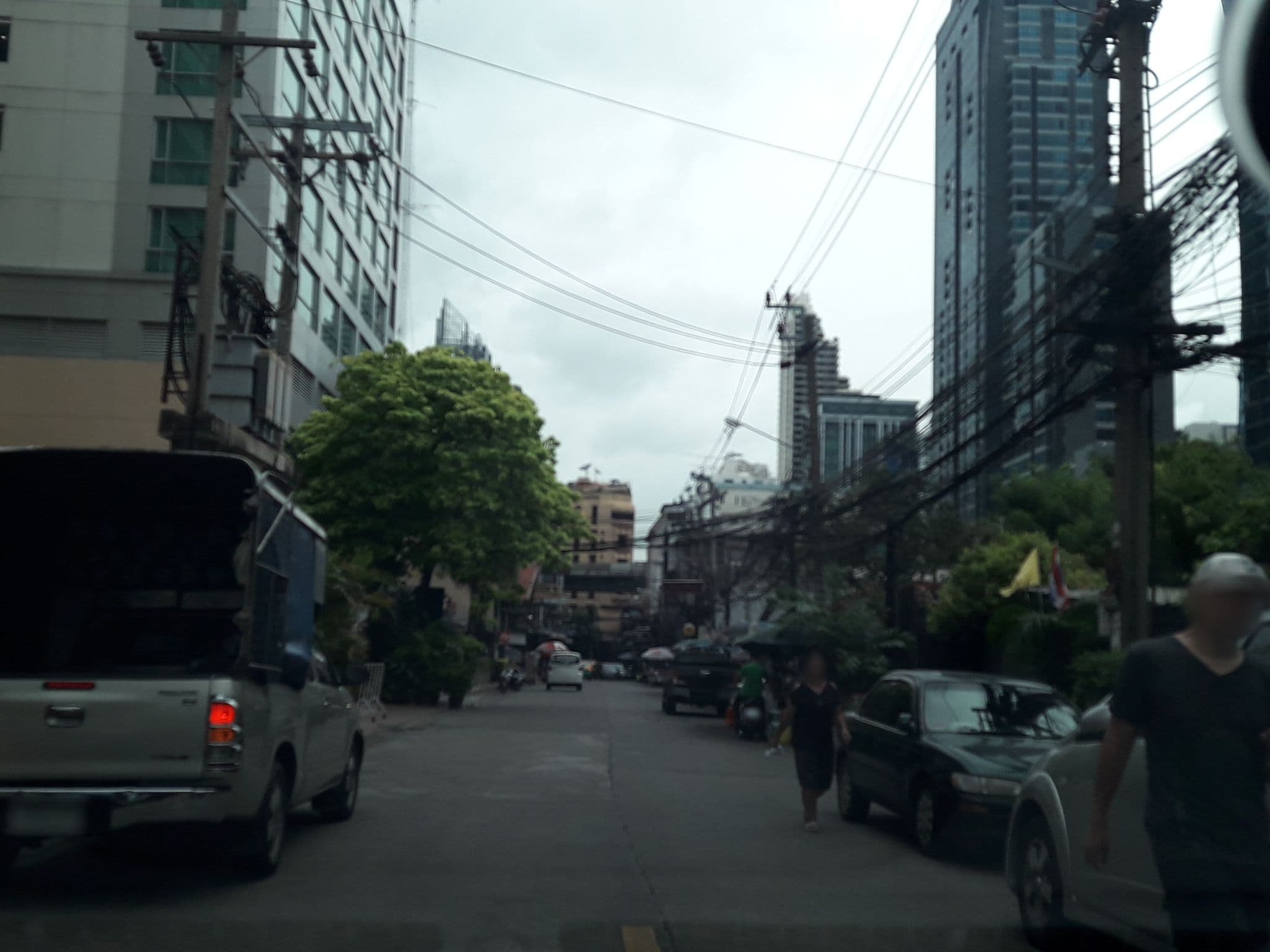 Street view near Stable Lodge, Makkasan