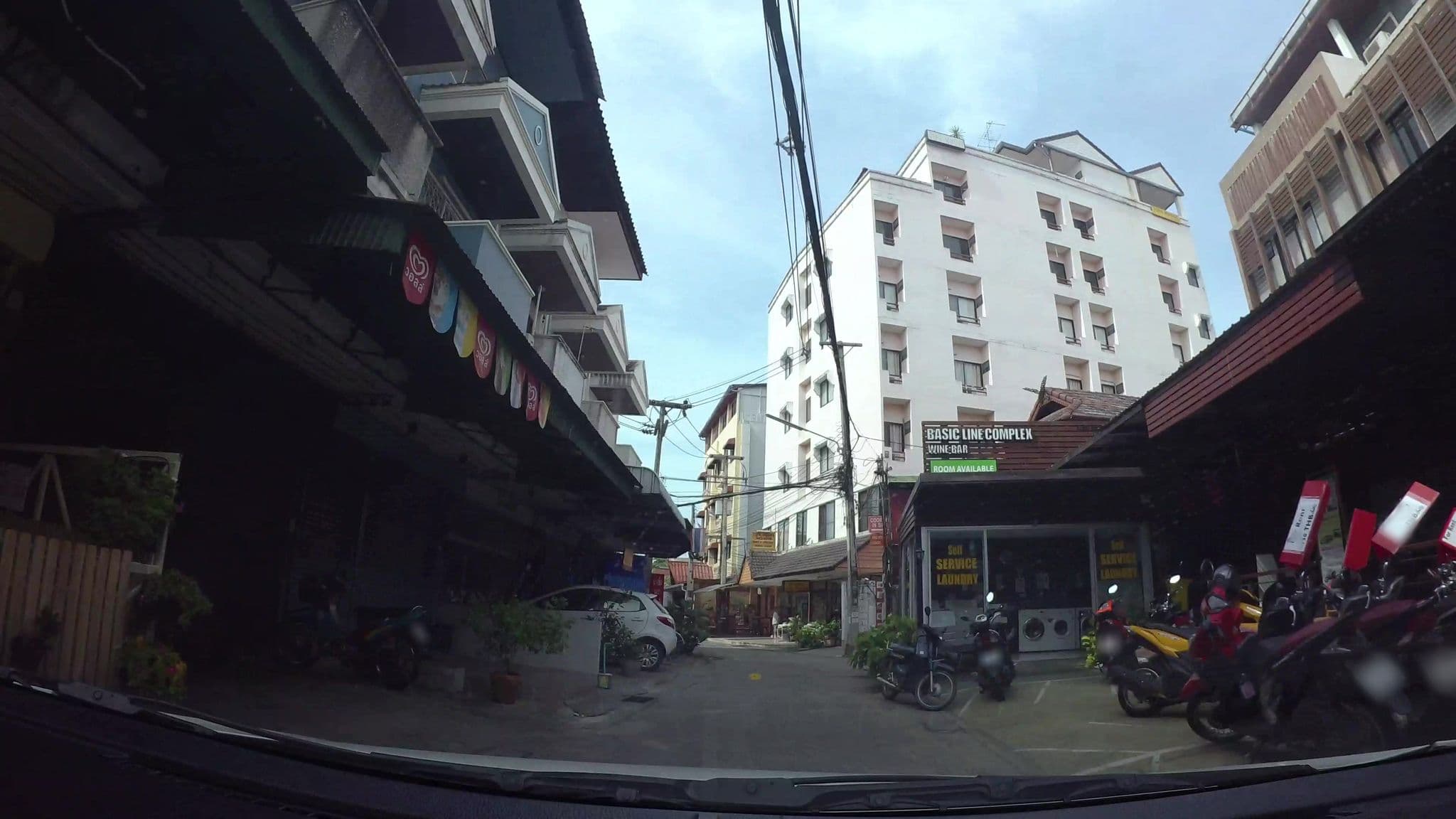 Street view near Vipa House, Chiang Mai — © kaart_3 (CC BY-SA · Mapillary)