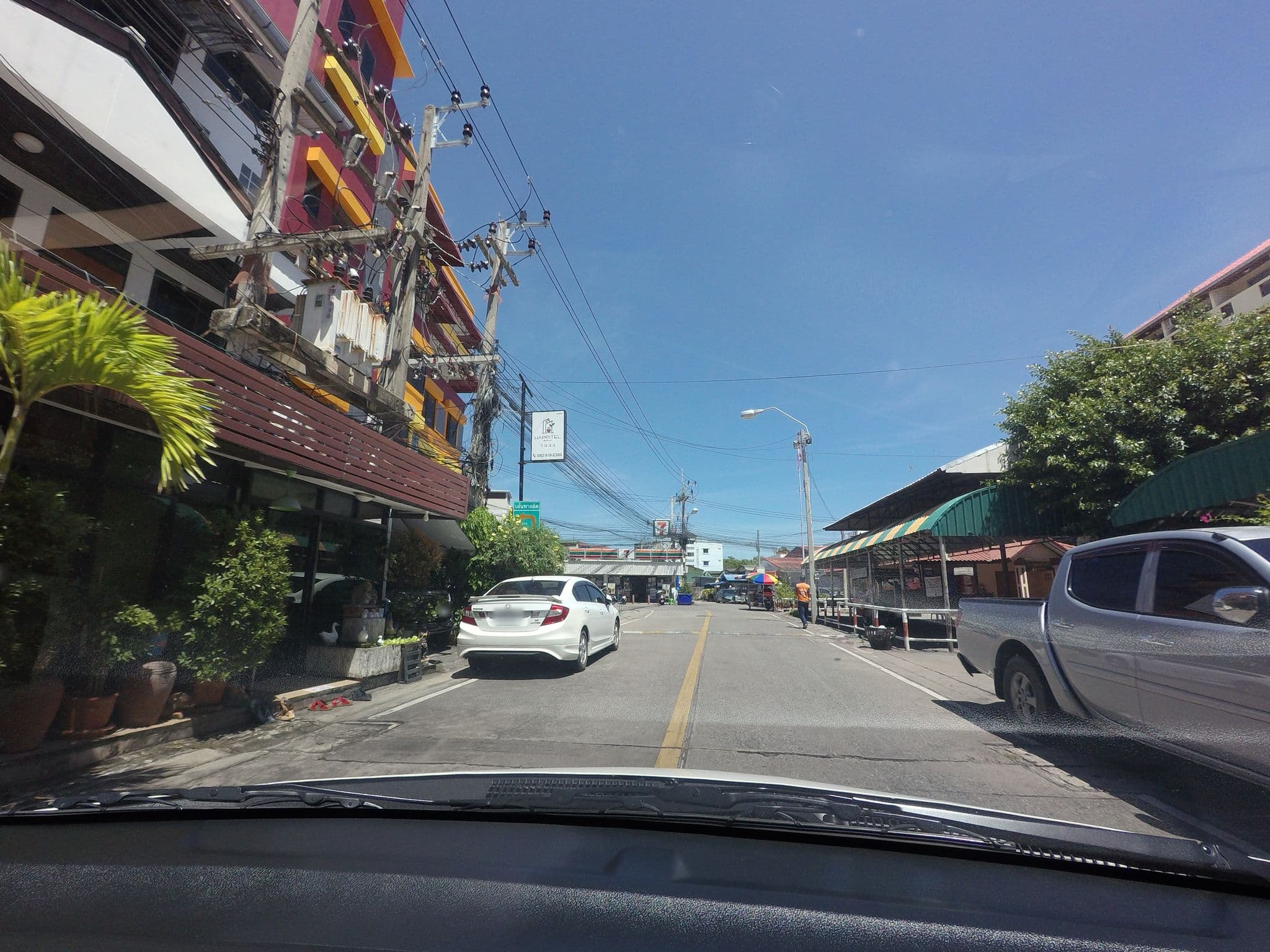 Street view near Roylaung Apartments, Pattaya