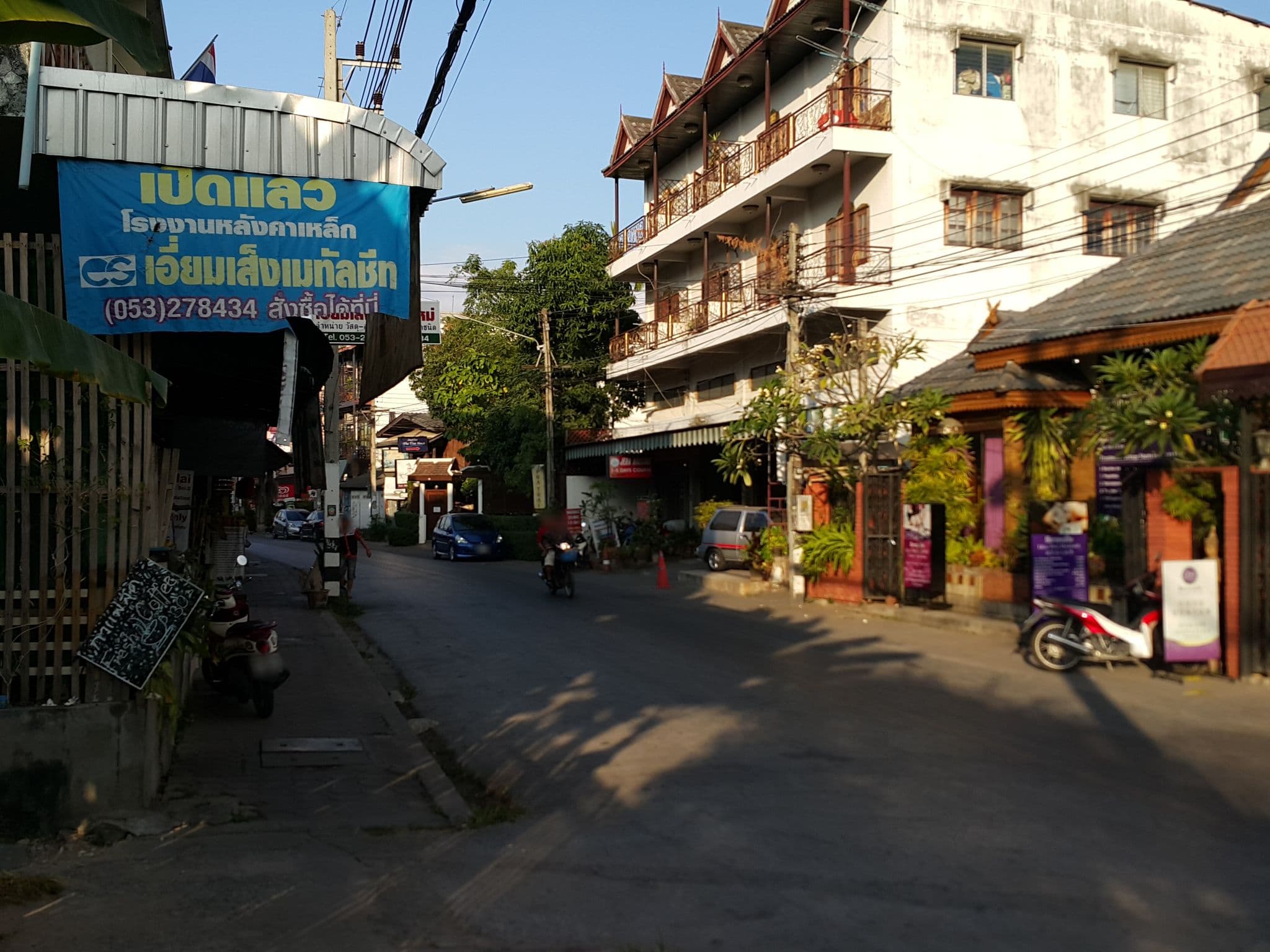 Street view near Giant Hostel 2, Chiang Mai