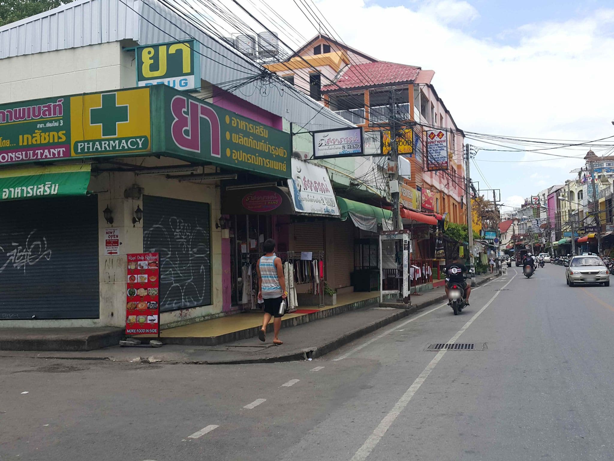 Street view near V.S. Guest House, Chiang Mai