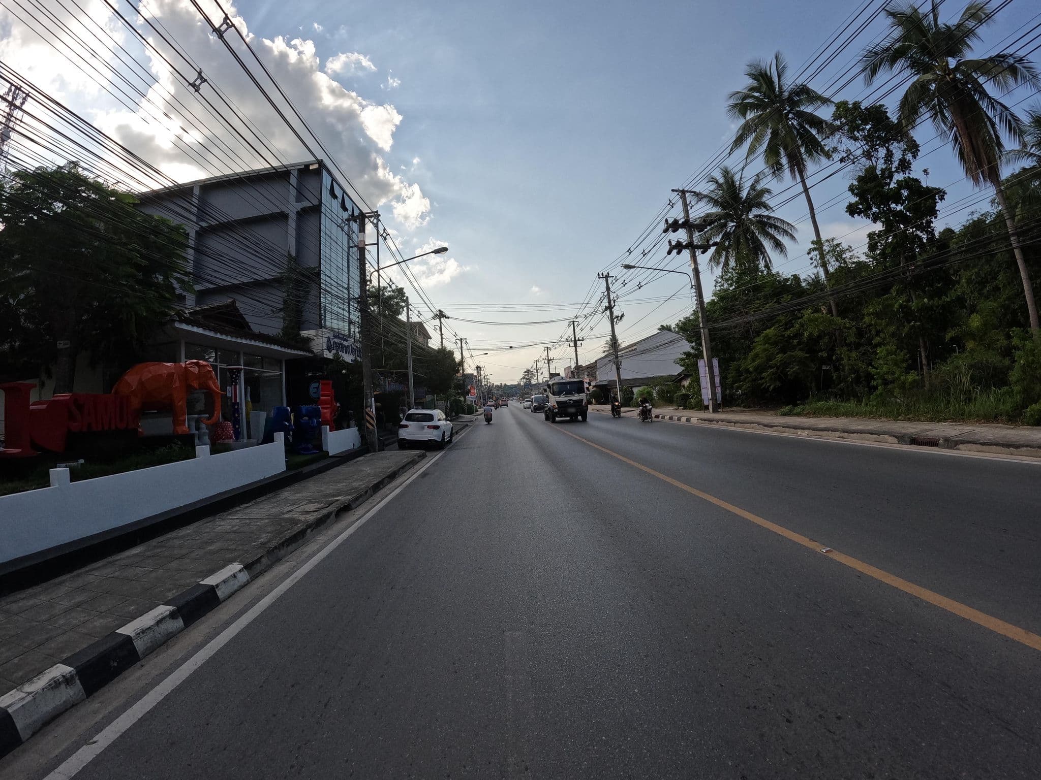 Street view near Bamboo Tropical Lounge, Ko Samui