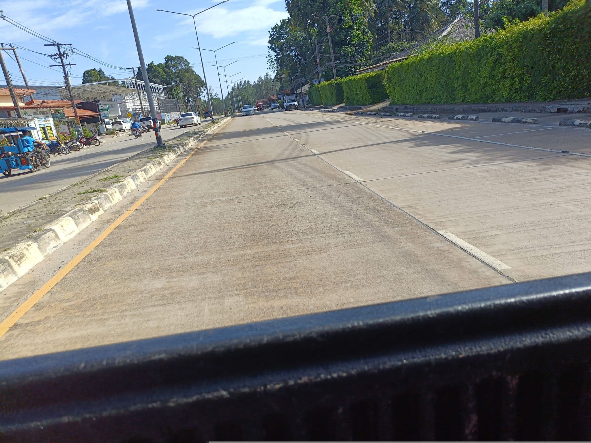 Street view near Long Beach Chalet, Saladan