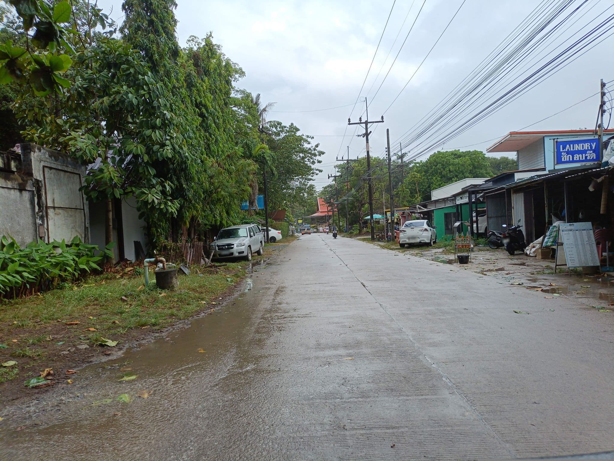 Street view near Sunset Bungalows, Ko Lanta — © skillsy (CC BY-SA · Mapillary)