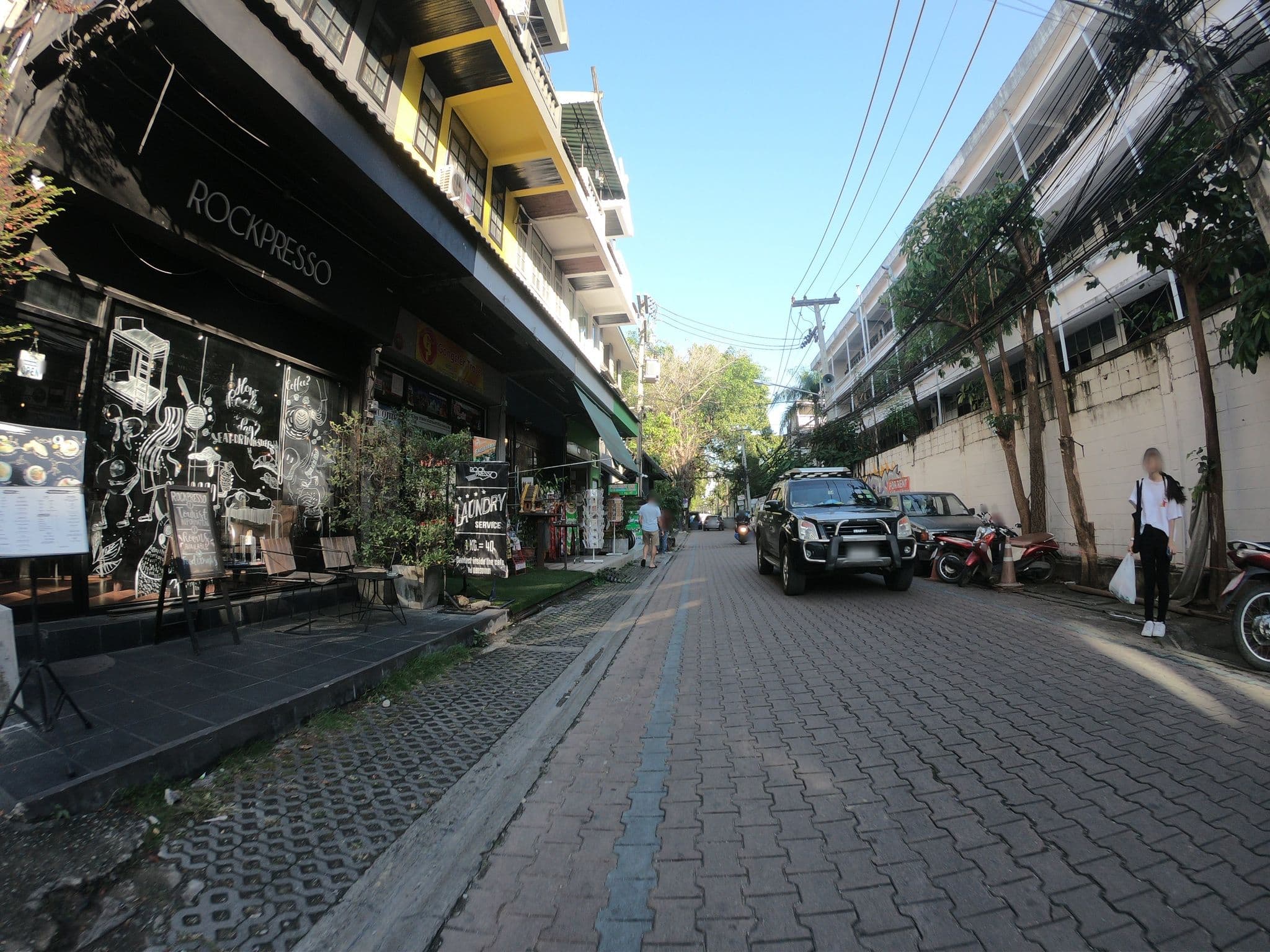 Street view near Sindy Guesthouse, Chiang Mai