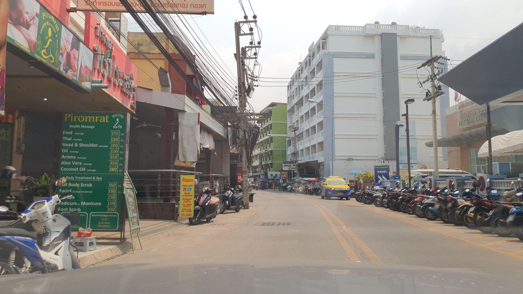 Street view near Asia BackPackers, Pattaya