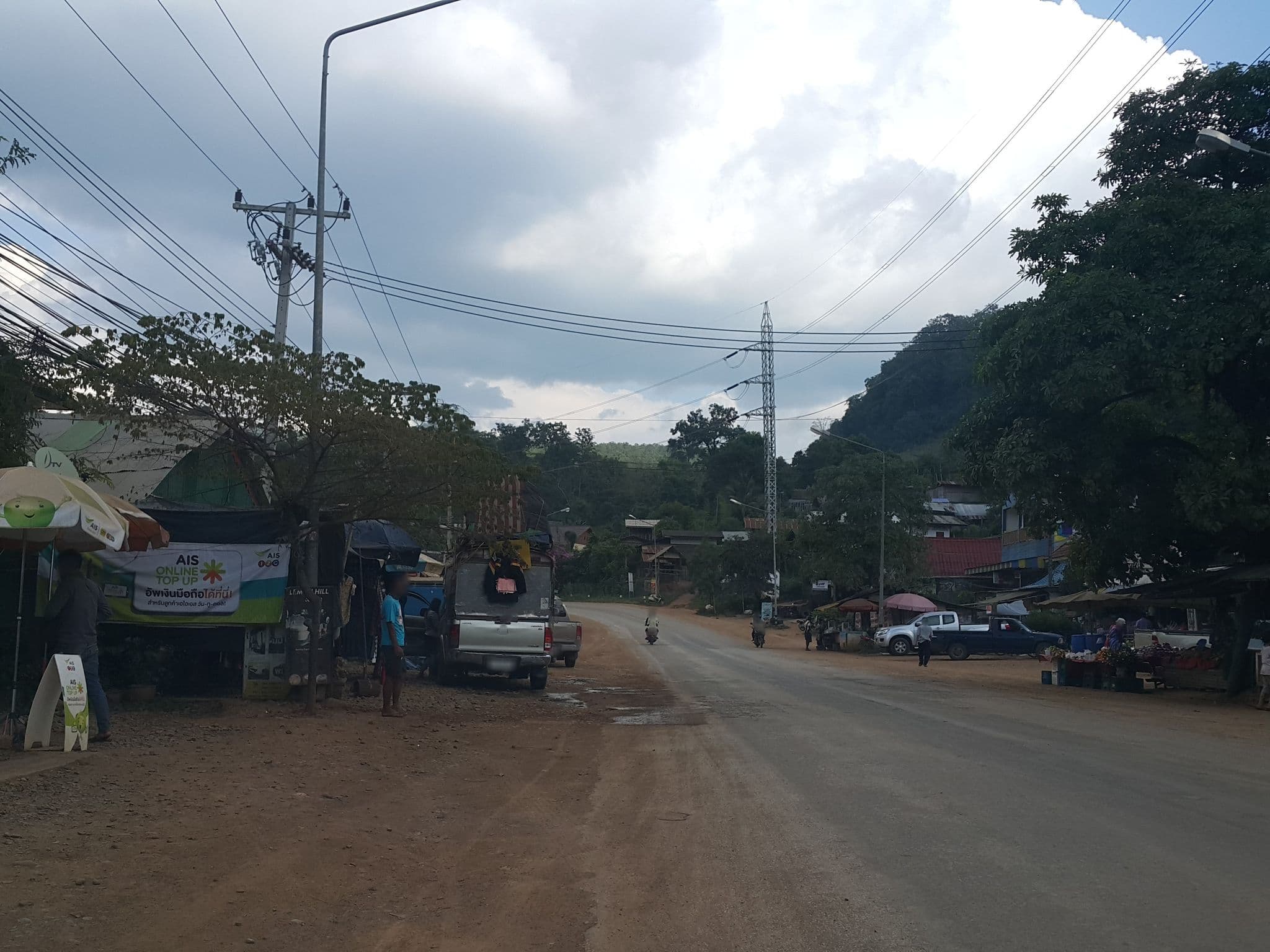 Street view near Lemon Hill House, Pai
