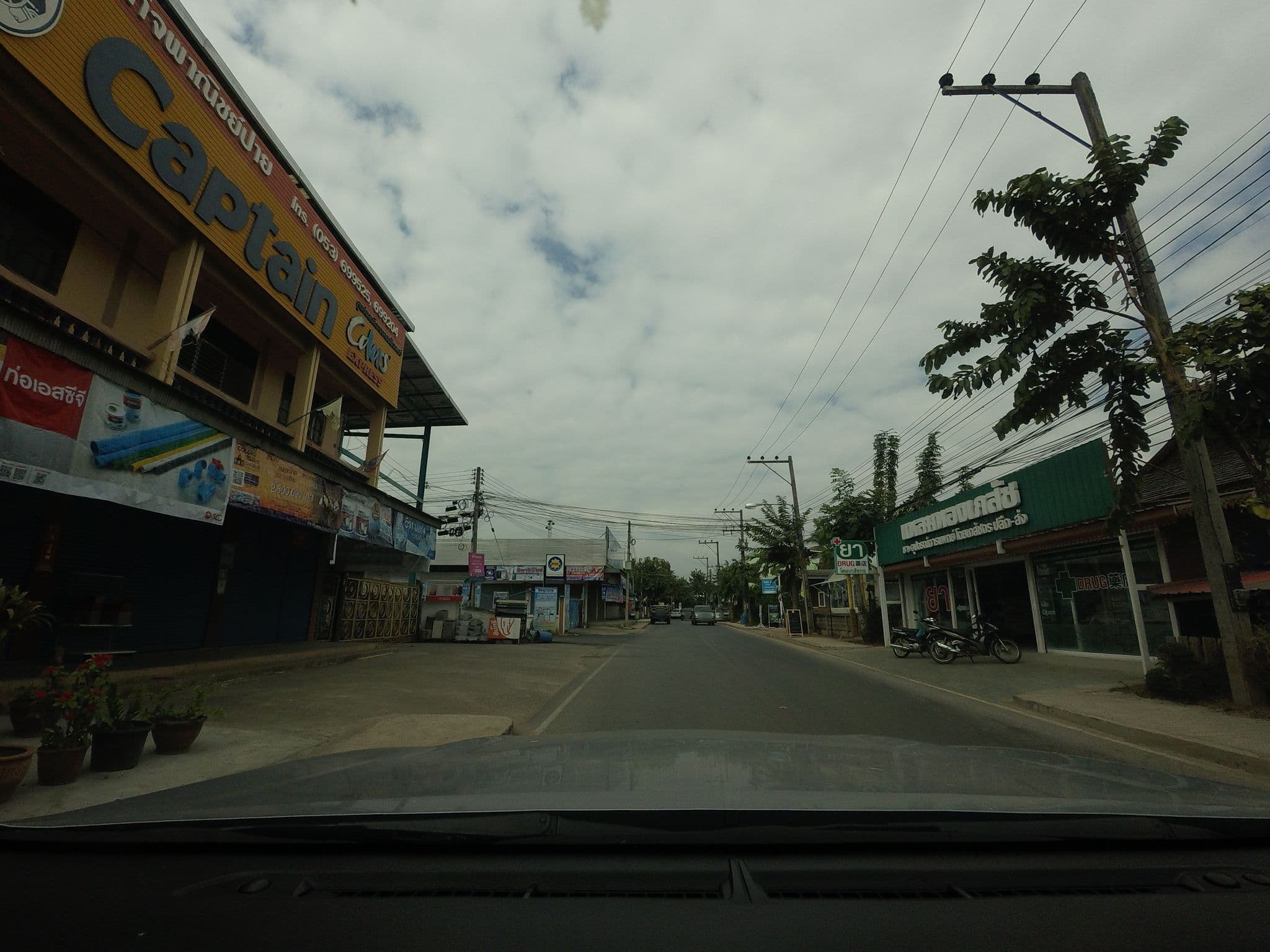 Street view near Brook View, Pai
