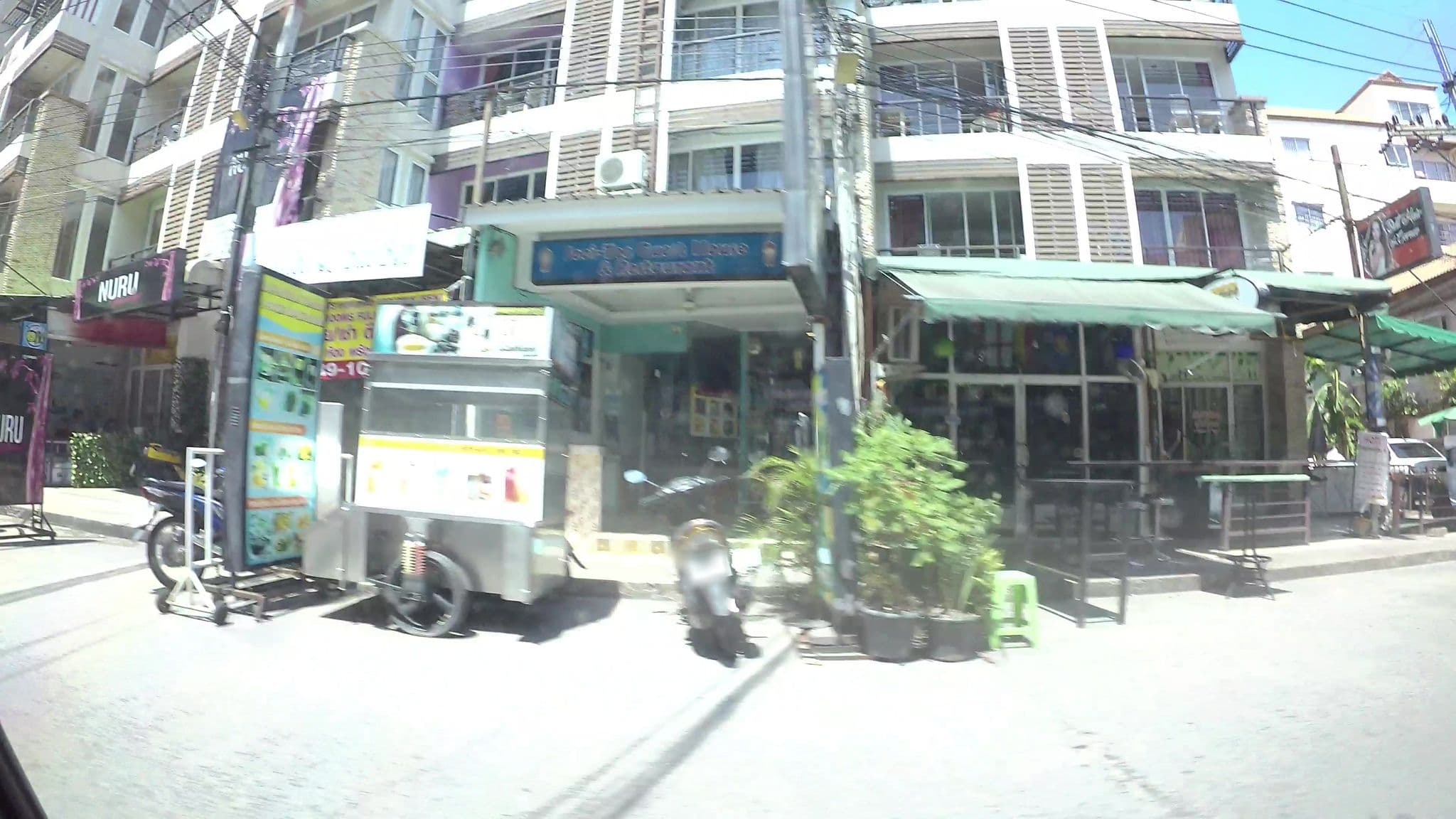 Street view near Hole in One, Pattaya — © taylorsmock (CC BY-SA · Mapillary)