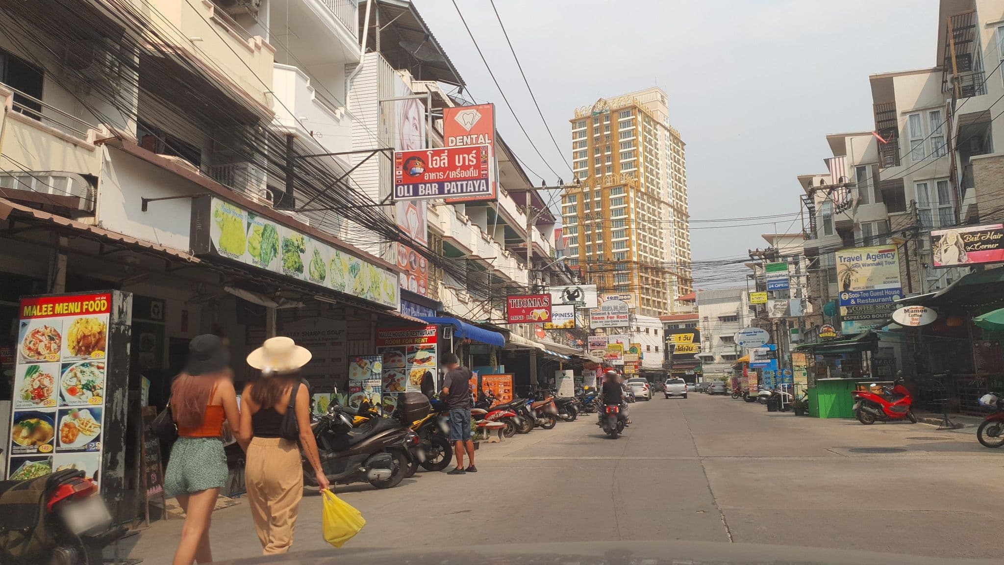 Street view near Aussie Guesthouse, Pattaya — © jrcarlsen (CC BY-SA · Mapillary)