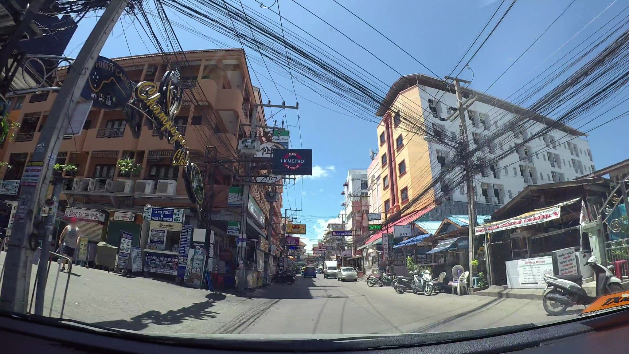 Street view near Robin's Nest Guesthouse, Pattaya — © kaart_3 (CC BY-SA · Mapillary)