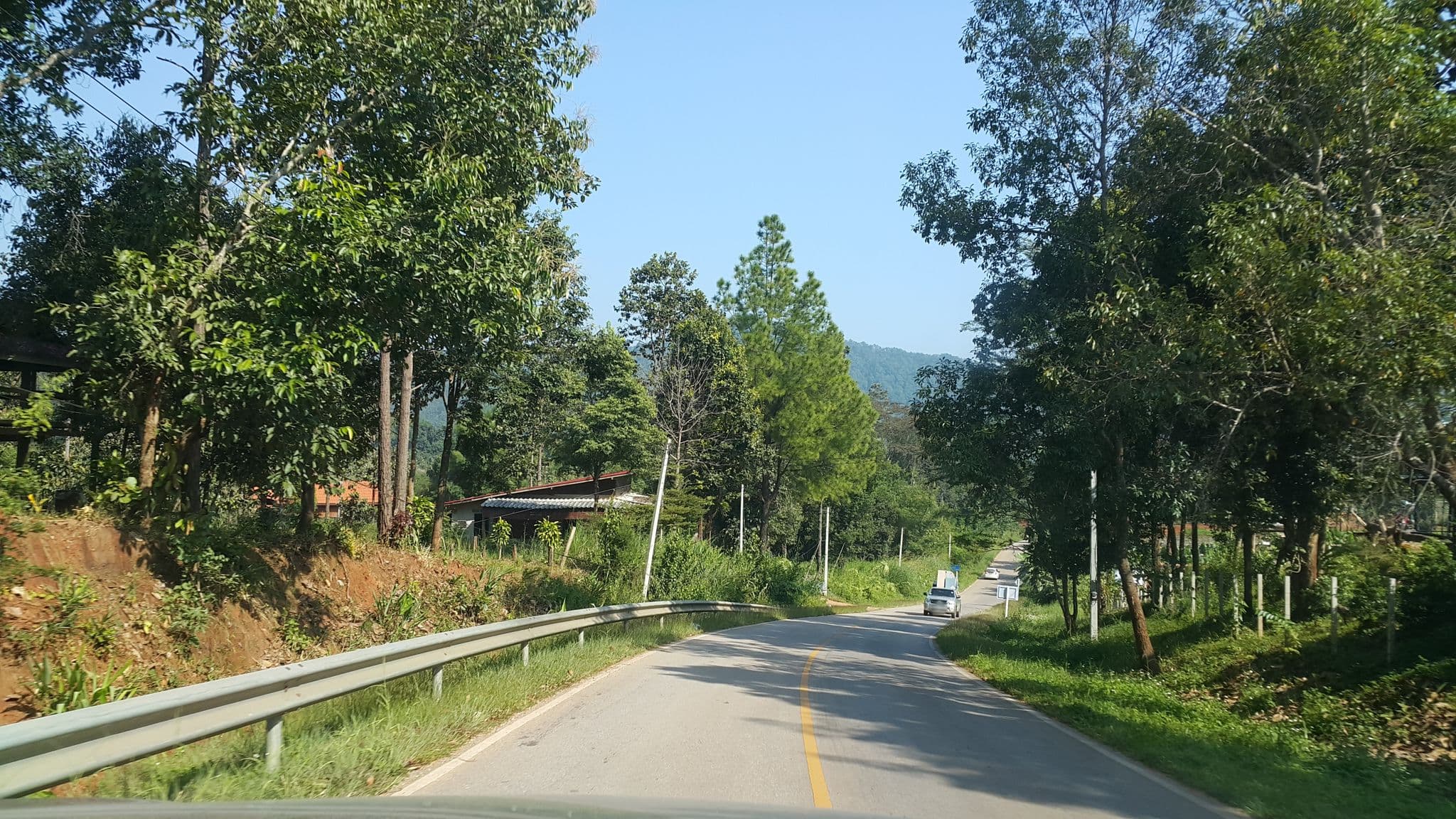Street view near Doinik Strawberry Restaurant & Resort, Hang Dong — © jrcarlsen (CC BY-SA · Mapillary)