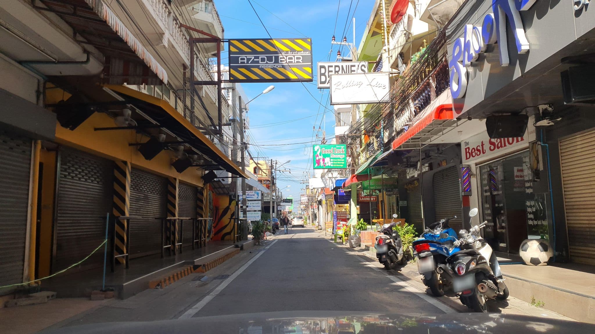 Street view near Shooters, Pattaya