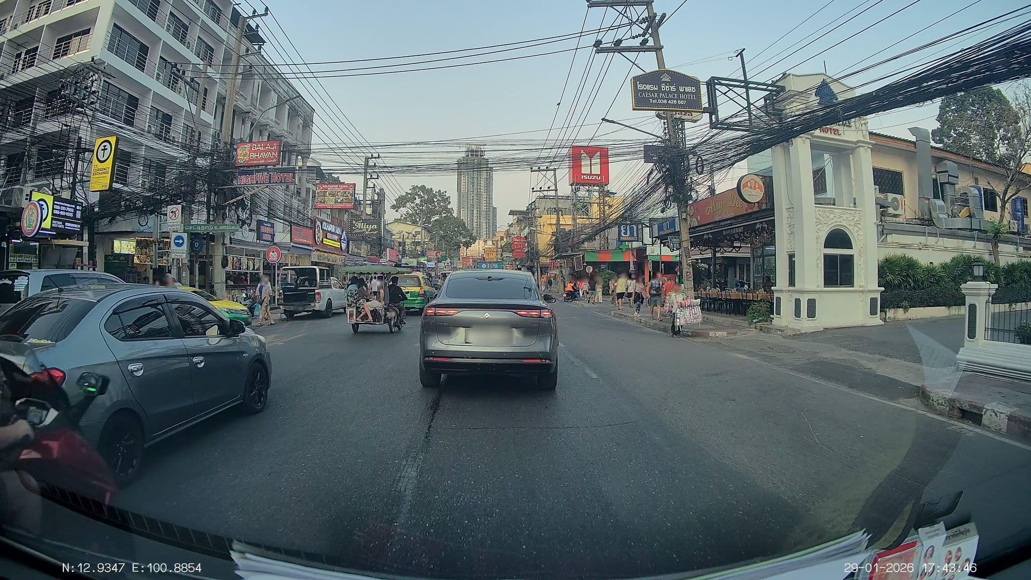 Street view near Residence Inn, Pattaya
