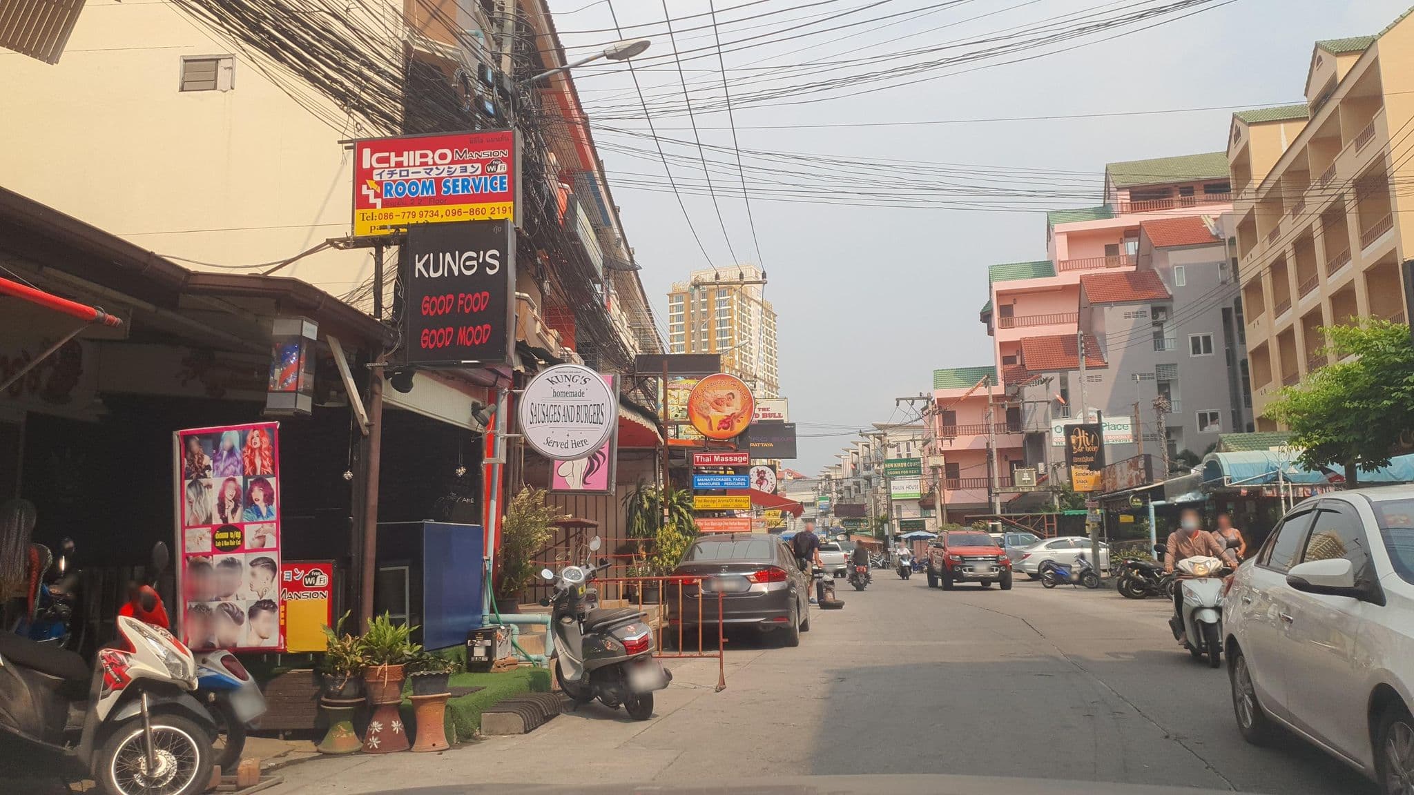 Street view near Dear Mansion, Pattaya