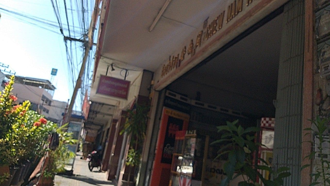 Street view near Chumphon Hotel, Nakhon Ratchasima — © ozflor (CC BY-SA · Mapillary)