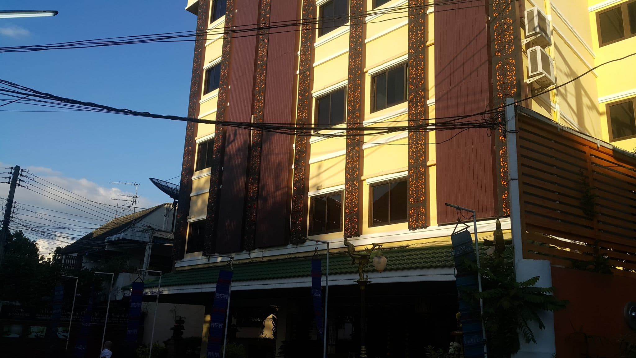 Street view near Thana Hotel, Chiang Mai