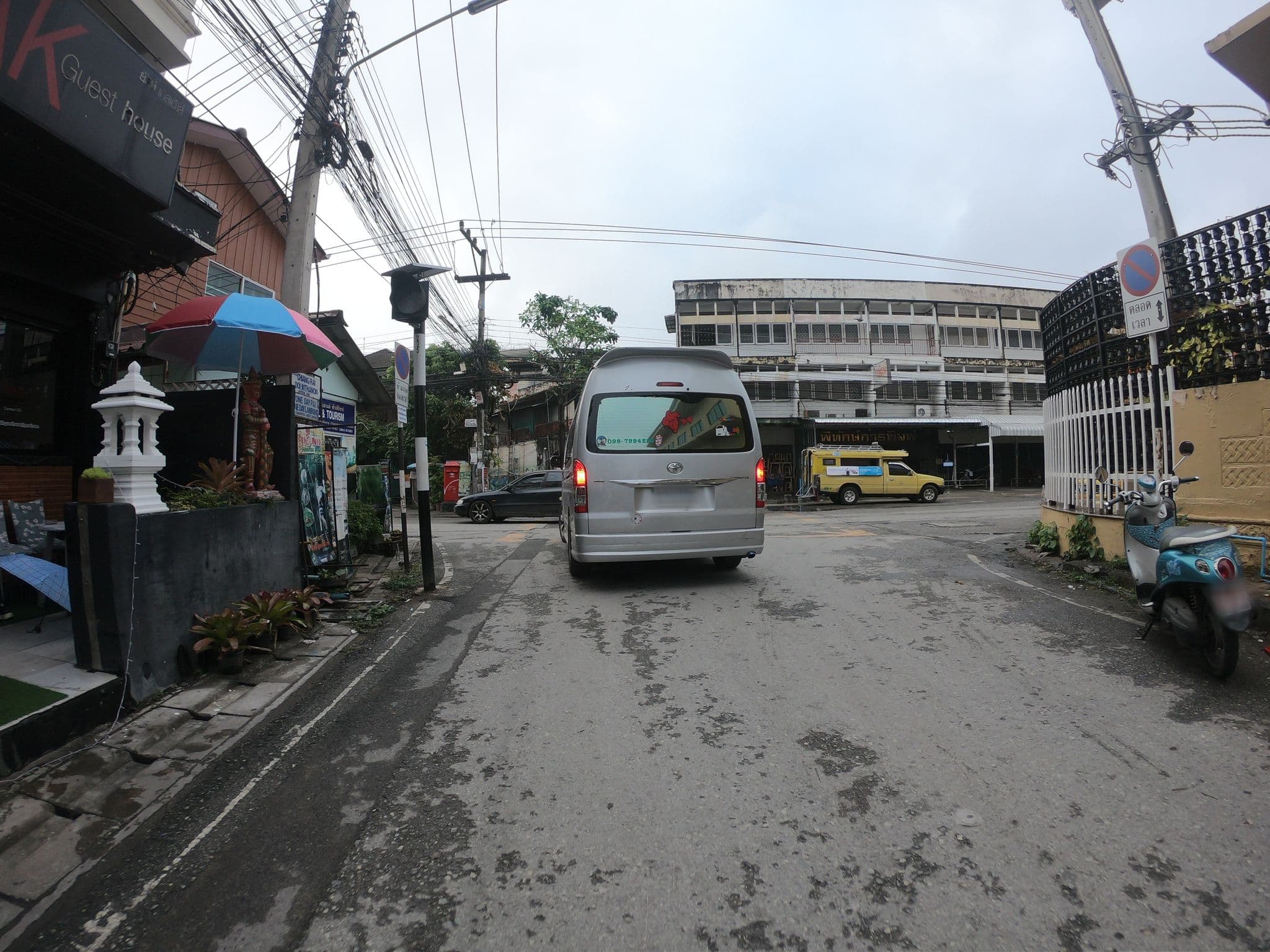Street view near YAK Guest House, Chiang Mai — © chanuwath_grab (CC BY-SA · Mapillary)