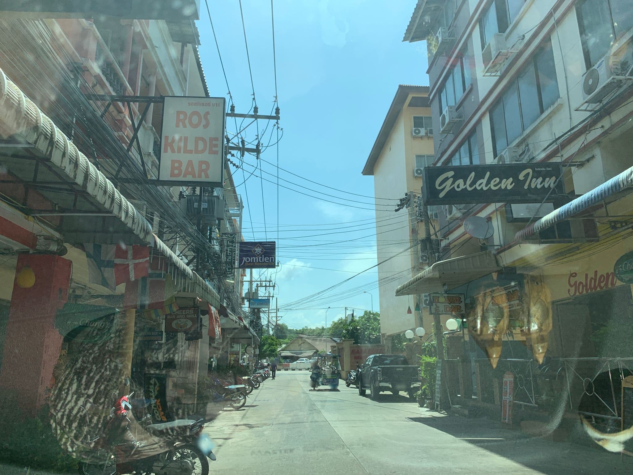 Street view near Dinkidi, Pattaya — © 1111 (CC BY-SA · Mapillary)