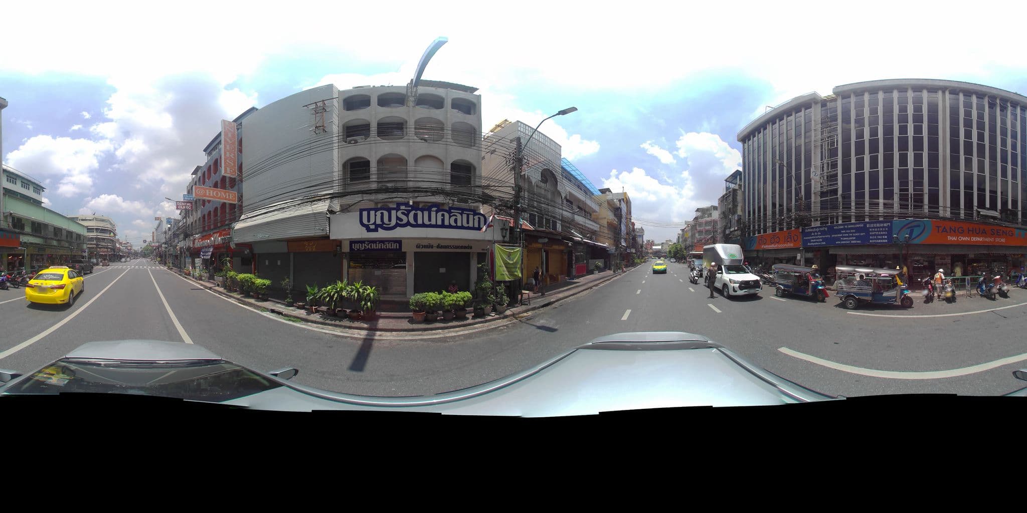 Street view near Universe @ Home, Phra Nakhon