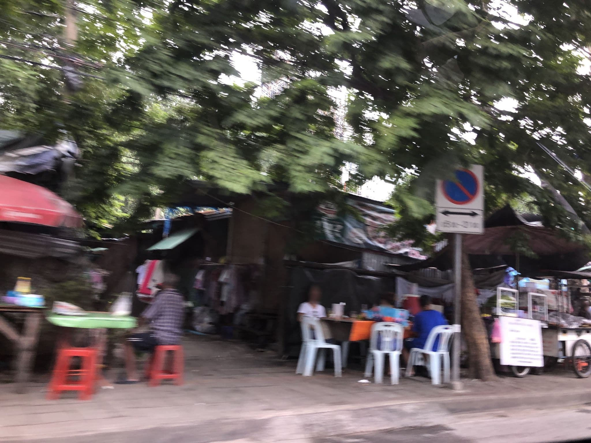 Street view near Oasis Hotel, Makkasan