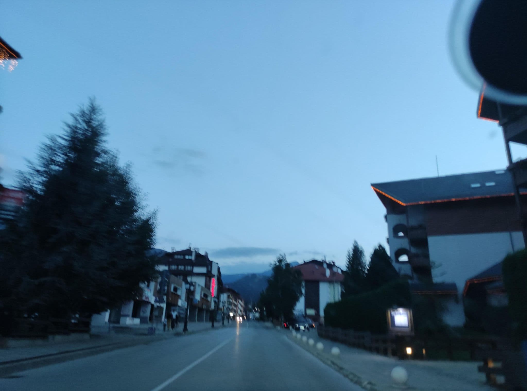 Street view near Uniqato Boutique Hotel, Bansko — © neau (CC BY-SA · Mapillary)
