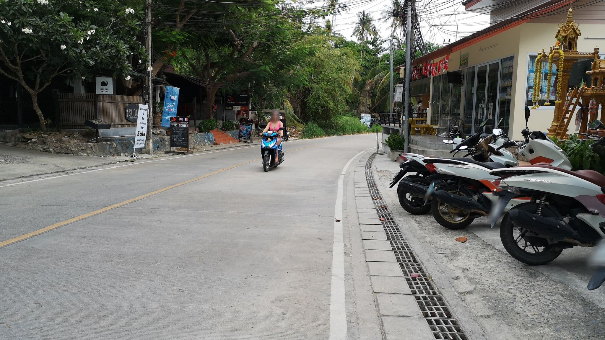 Street view near P&N Guesthouse, Koh Tao