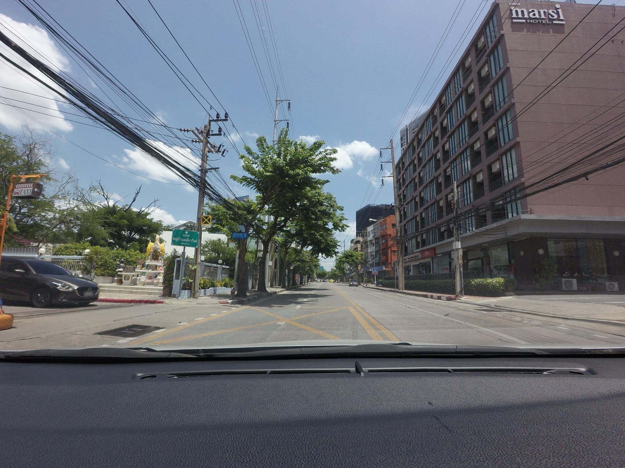 Street view near Marsi hotel , Phra Khanong — © mishari (CC BY-SA · Mapillary)