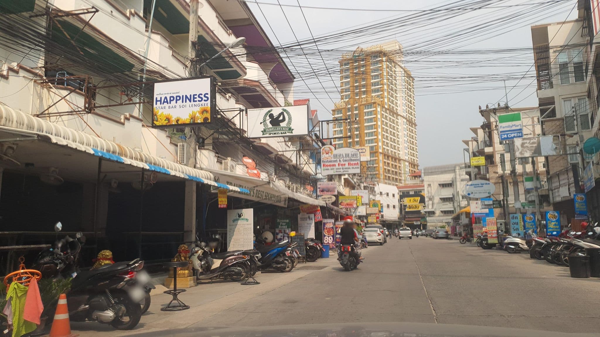 Street view near Malee House, Pattaya