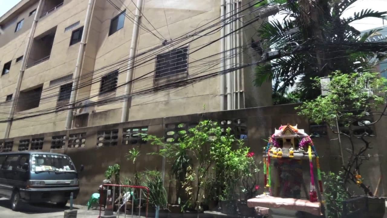 Street view near Drop Inn, Watthana — © toffy (CC BY-SA · Mapillary)