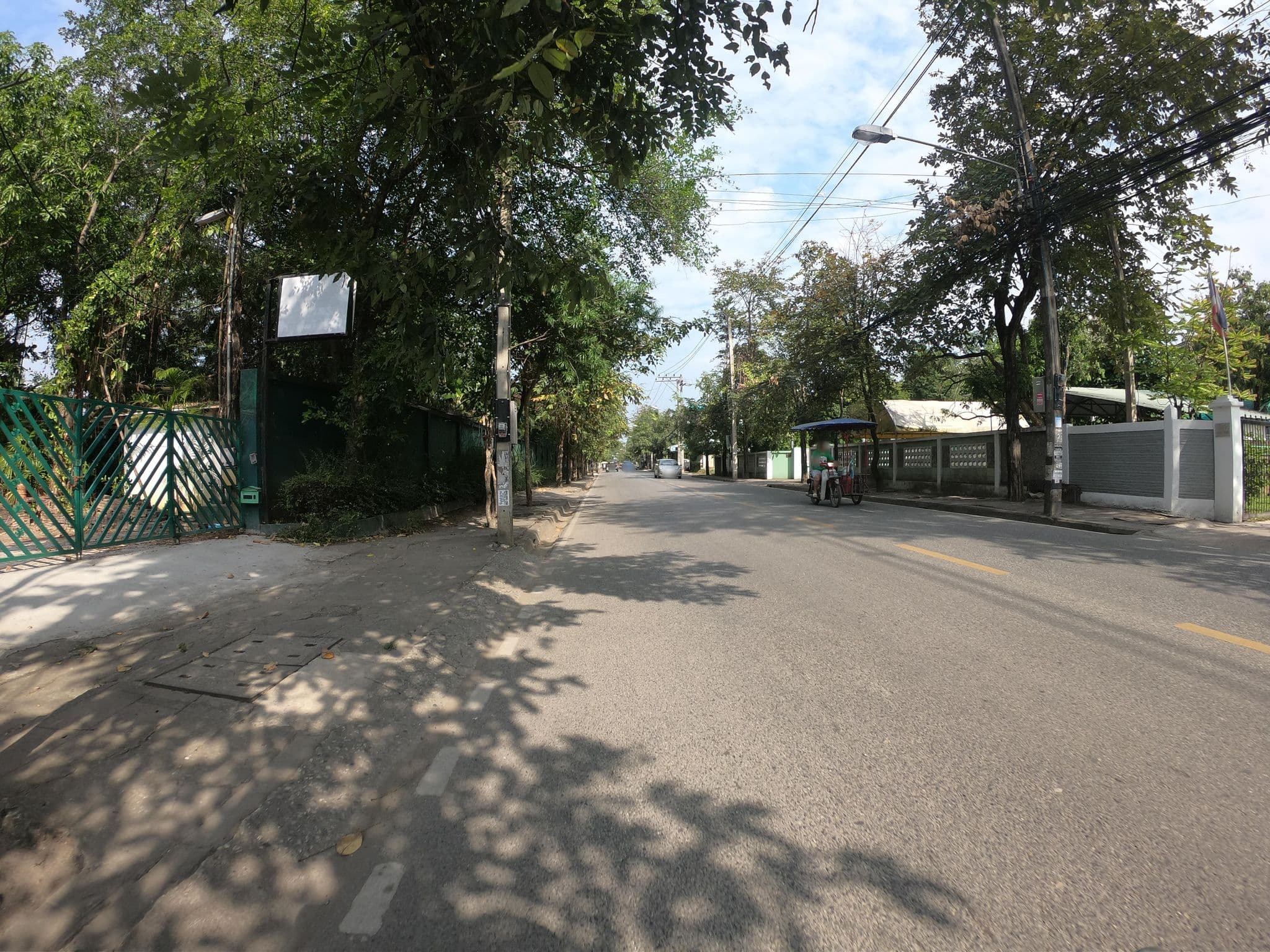 Street view near Bungalow Piscina, Chiang Mai — © chanuwath_grab (CC BY-SA · Mapillary)