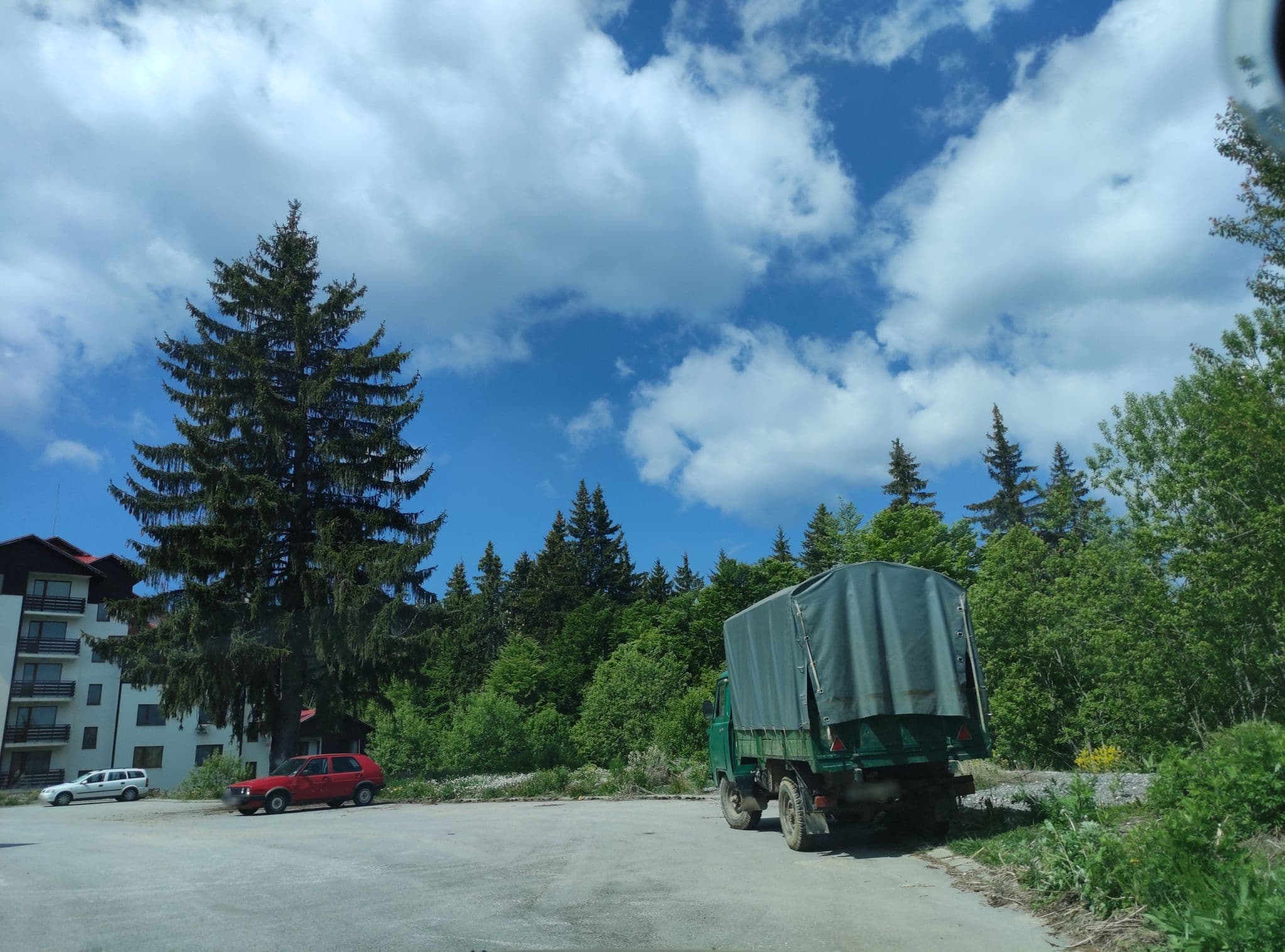 Street view near Perla, Smolyan — © neau (CC BY-SA · Mapillary)