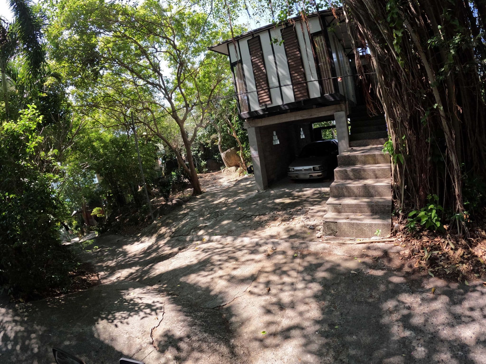 Street view near Sea Breeze Resort, Ko Pha Ngan