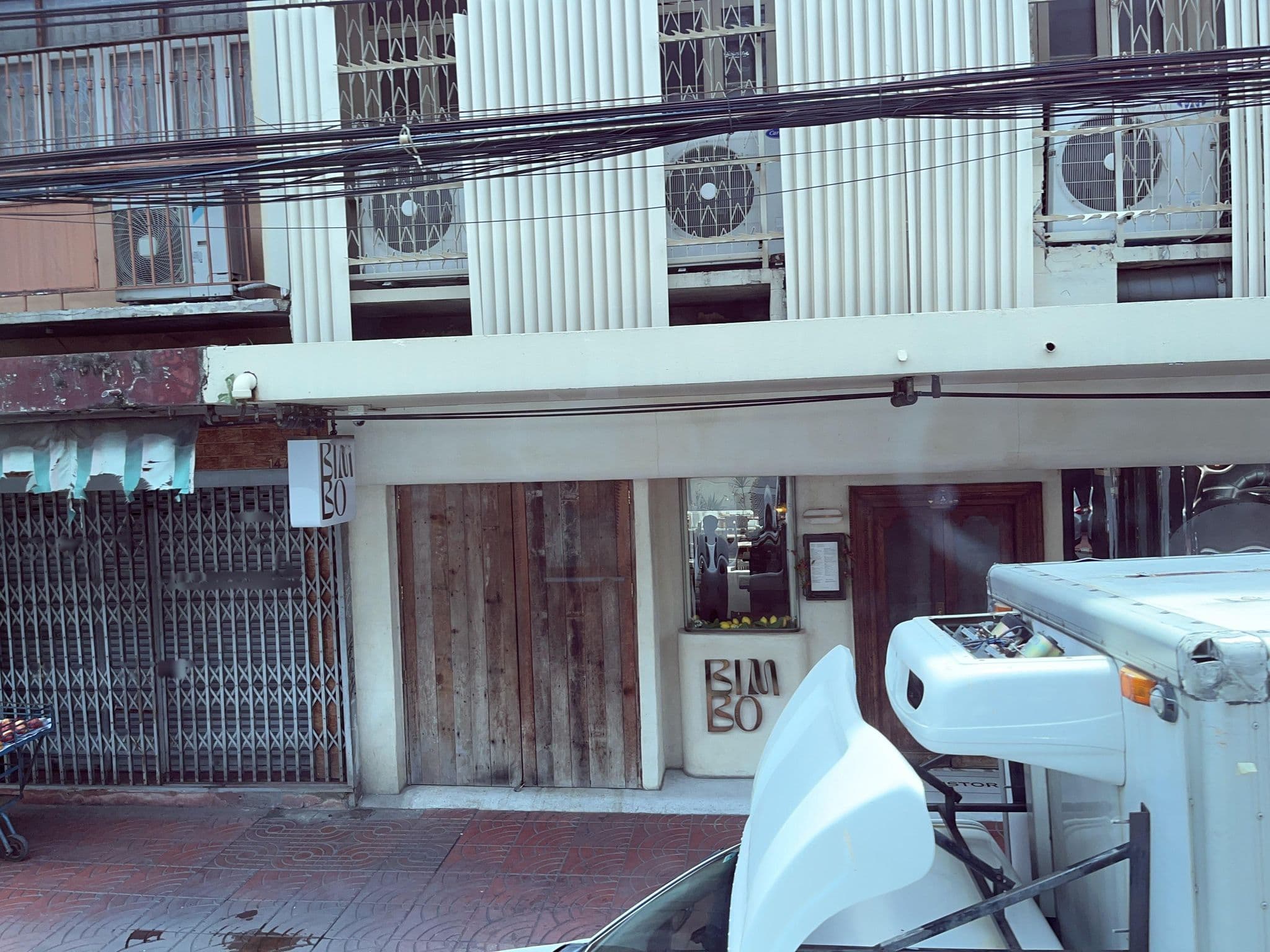 Street view near 2w bed and breakfast, Samphanthawong — © DriveWithHoang (CC BY-SA · Mapillary)