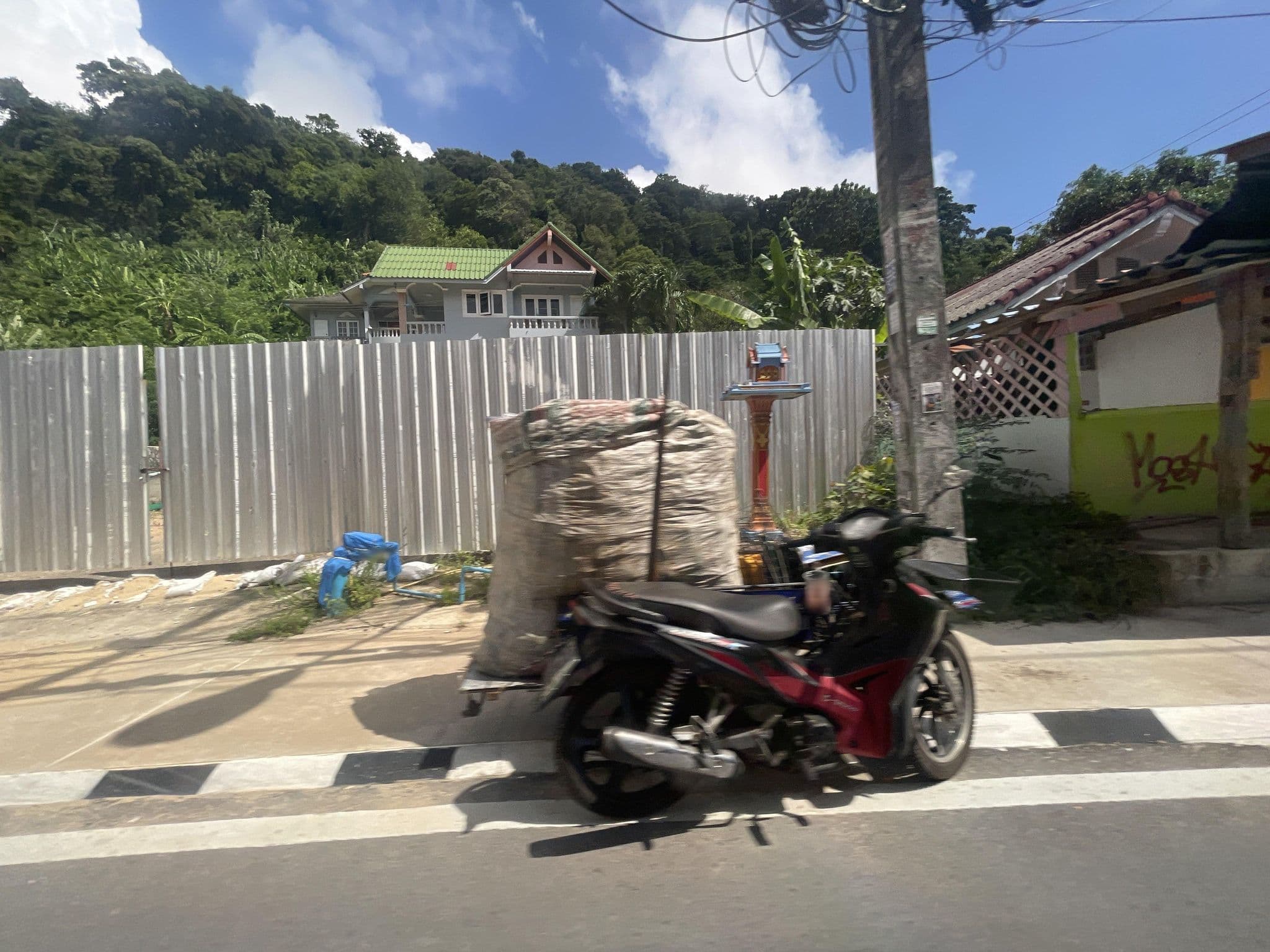 Street view near Aloha Residence, Ban Kata
