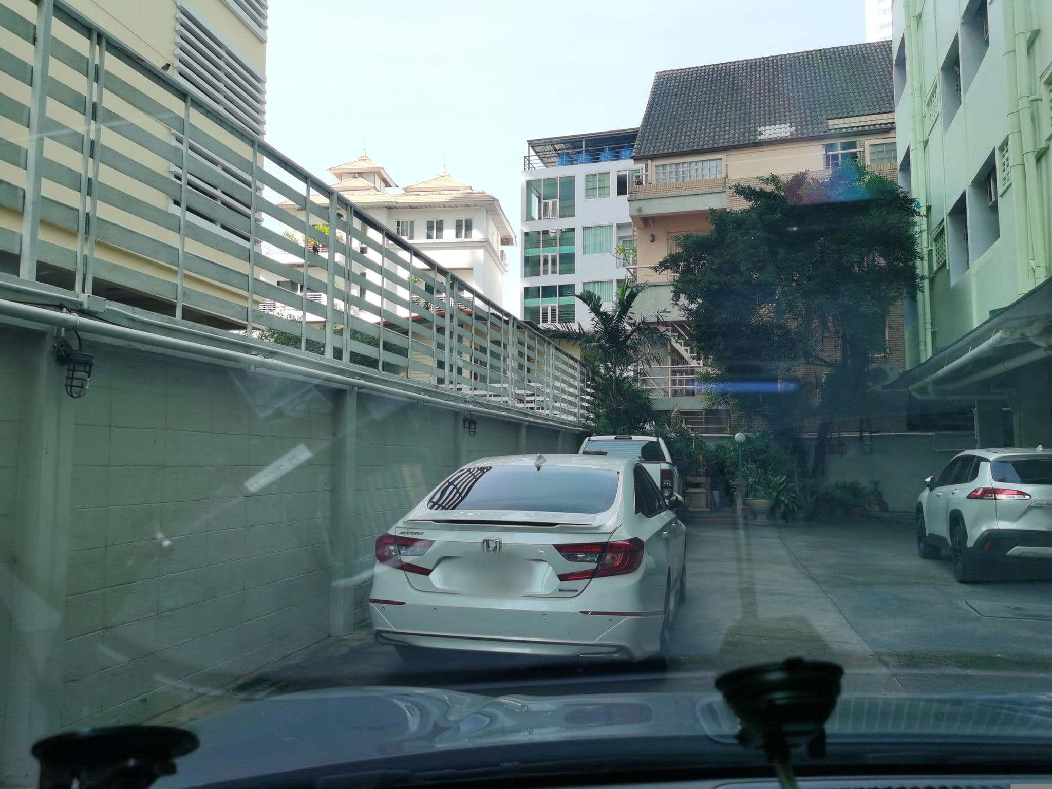 Street view near Liberty place, Watthana