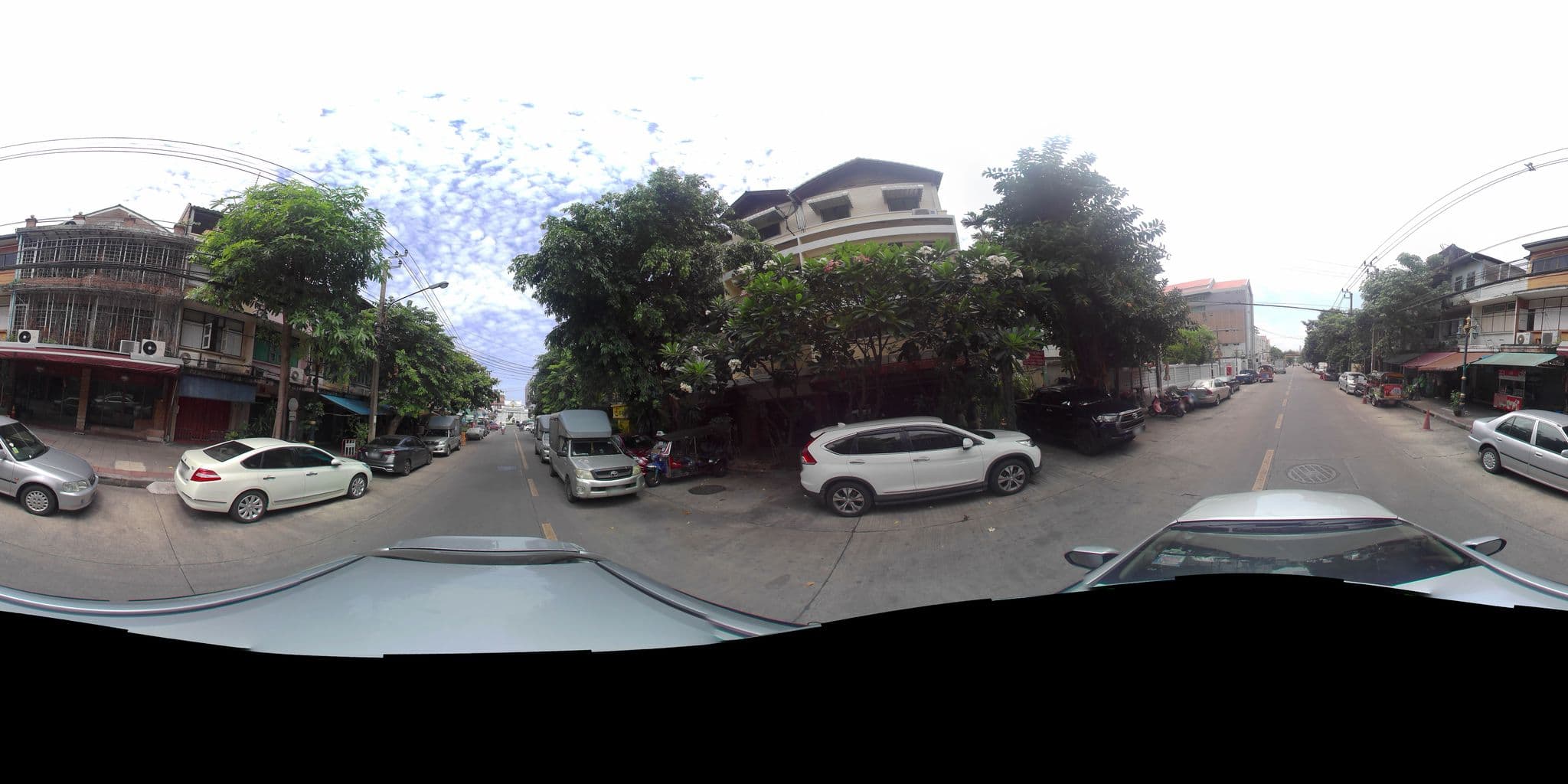 Street view near Tavee Guesthouse, Phra Nakhon