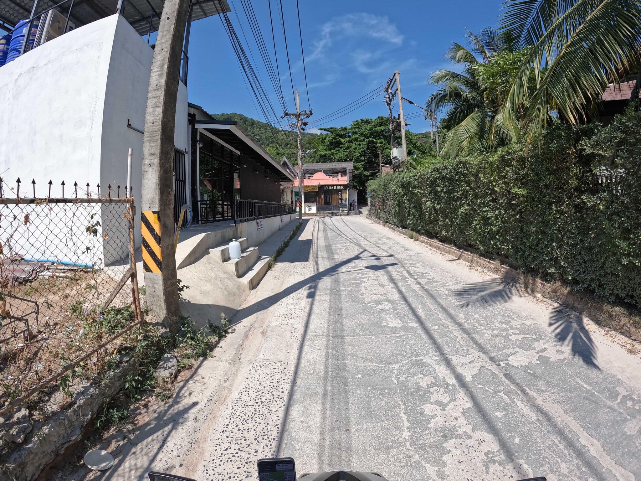 Street view near Happy Moon Hostel, Ko Pha Ngan — © lucomsky (CC BY-SA · Mapillary)