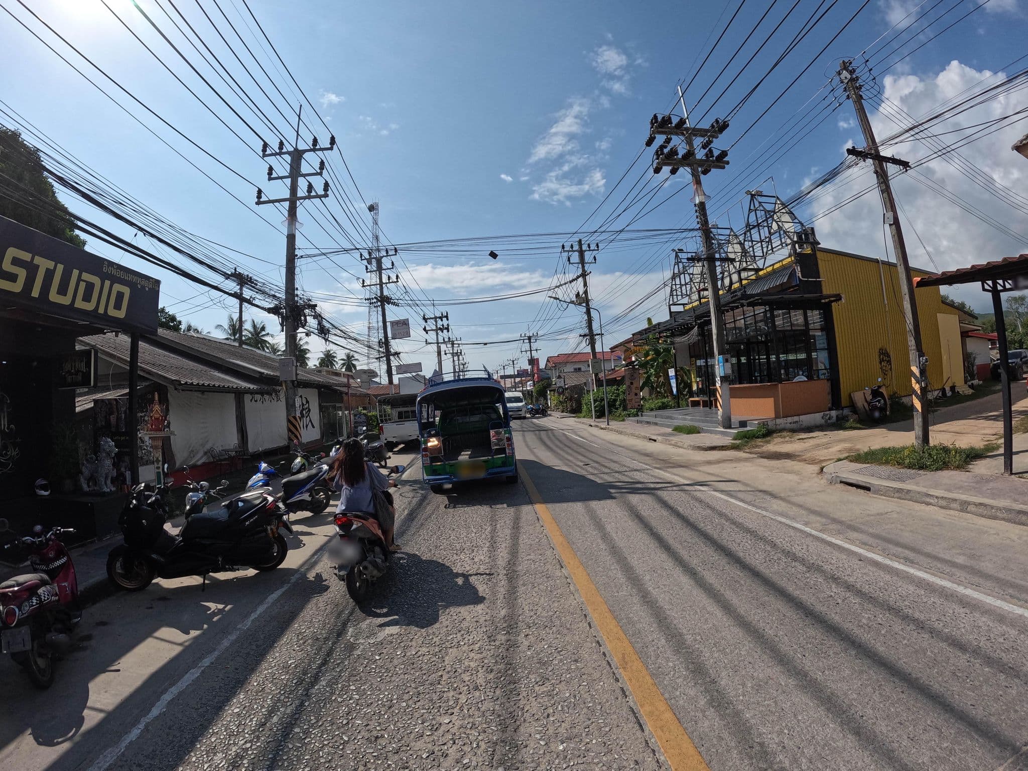 Street view near Hostel Wok & The Much Rooms, Ko Pha Ngan