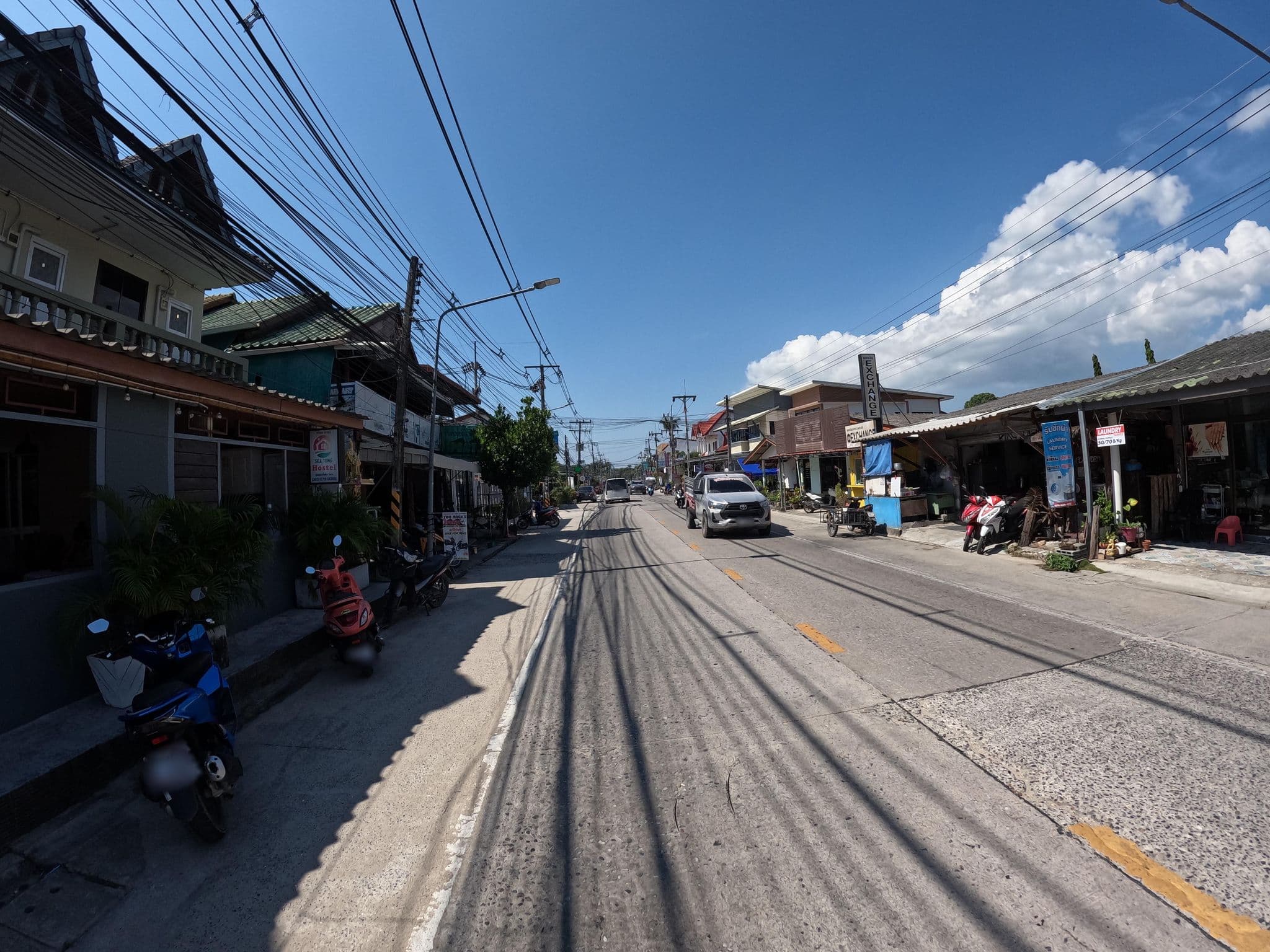 Street view near Blackwood Hostel, Ko Pha Ngan — © lucomsky (CC BY-SA · Mapillary)