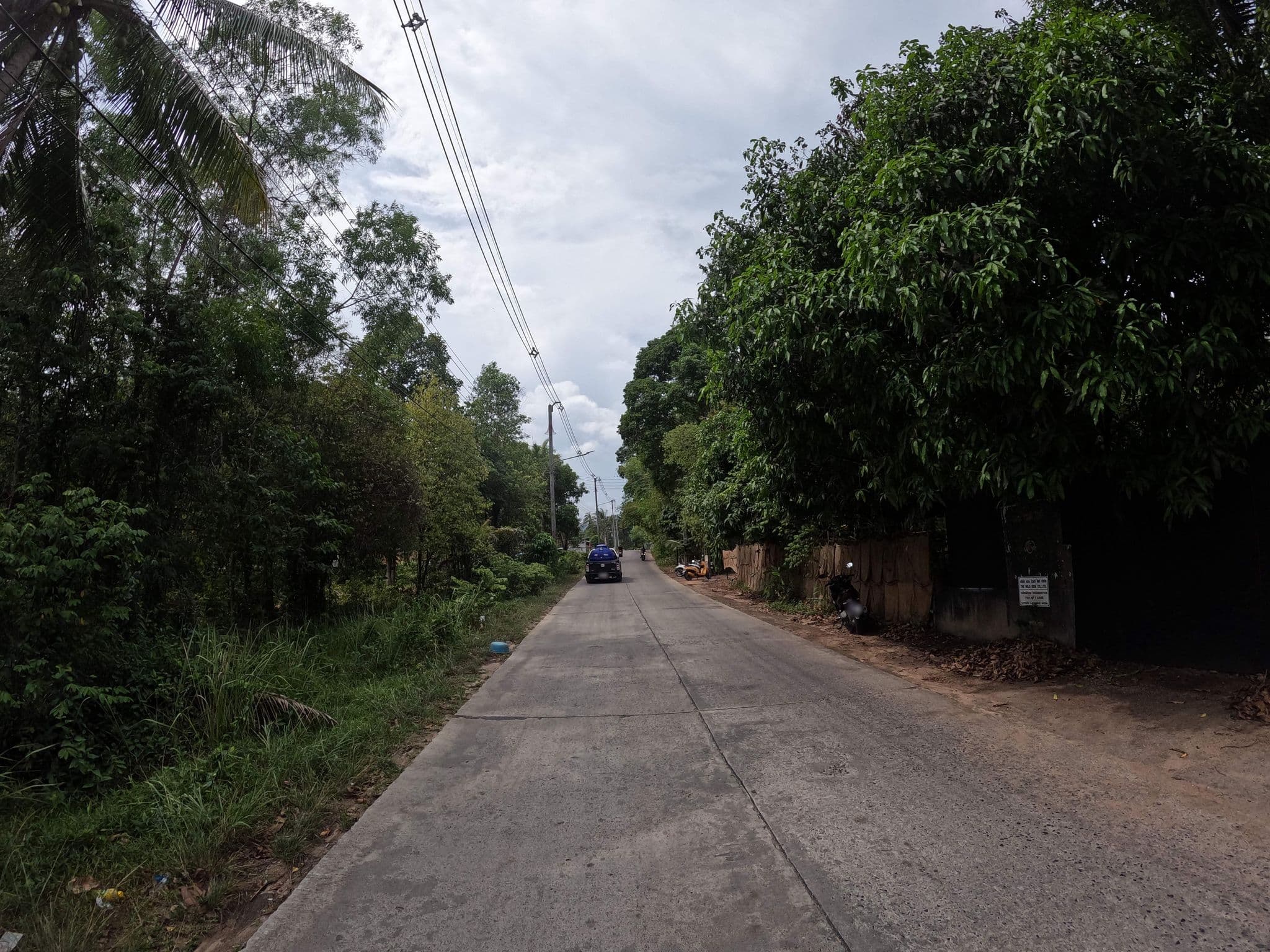 Street view near Jungle Bar & Bungalow, Ko Pha Ngan