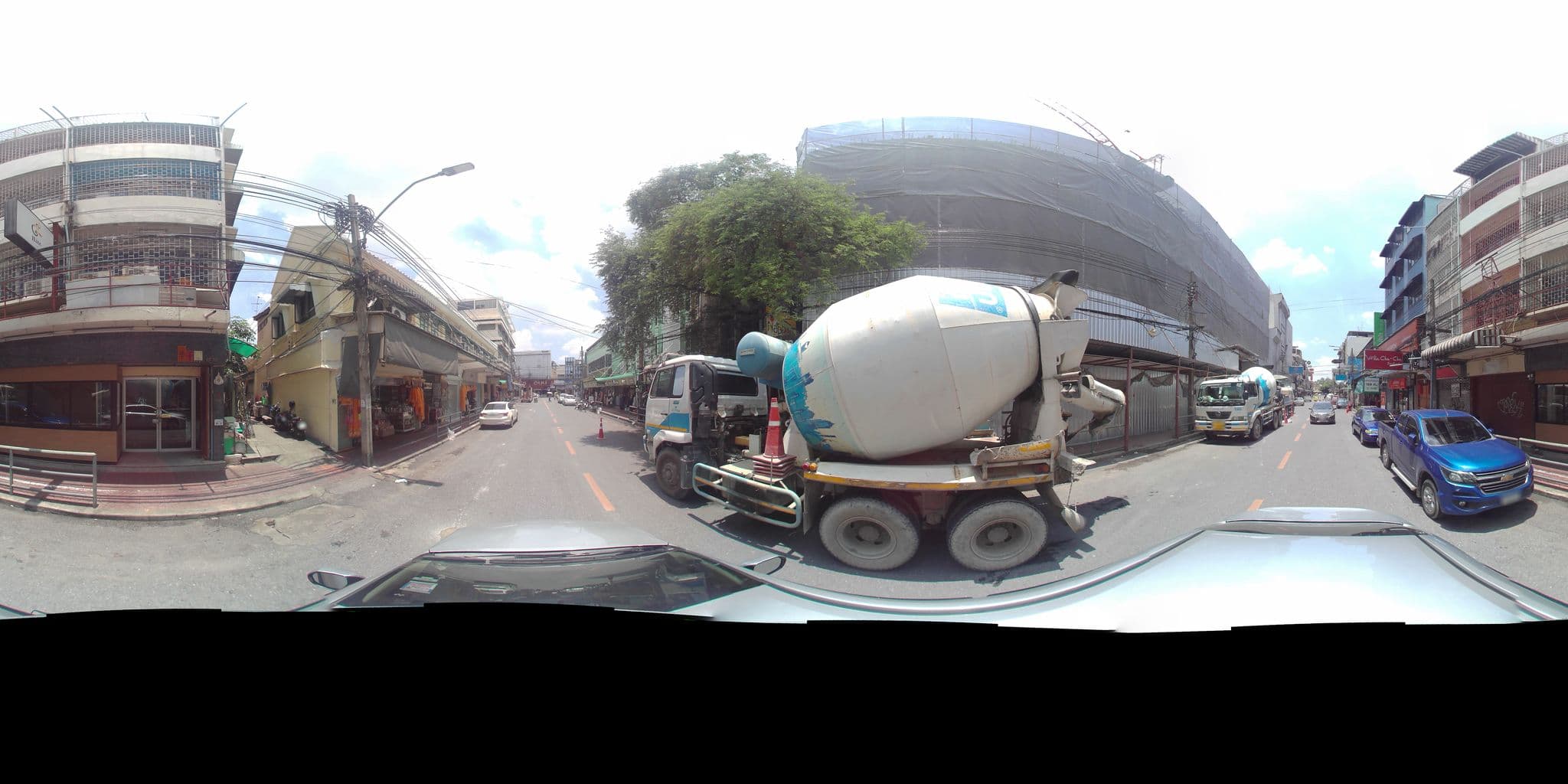 Street view near All In One Hostel, Phra Nakhon