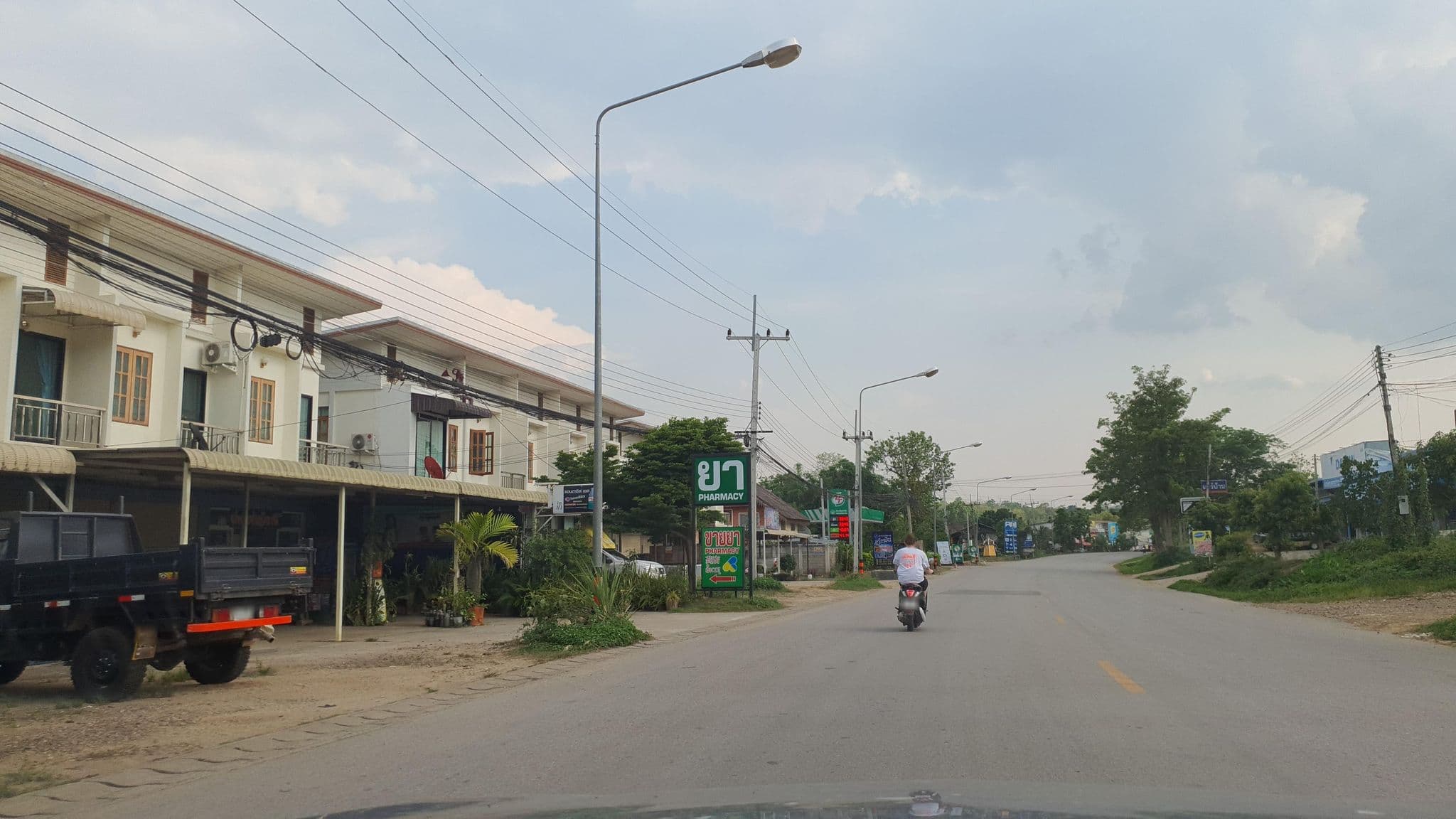 Street view near Reuanfaet 2, Pai
