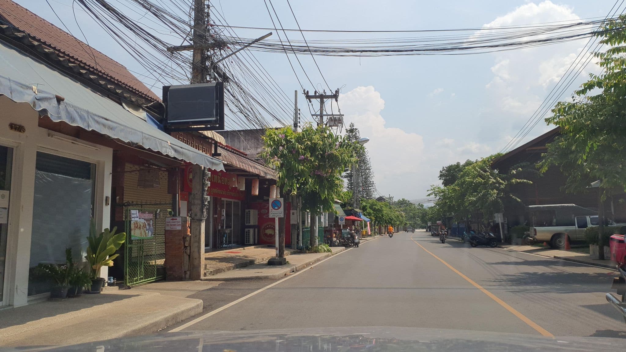 Street view near Lilu Hotel, Pai