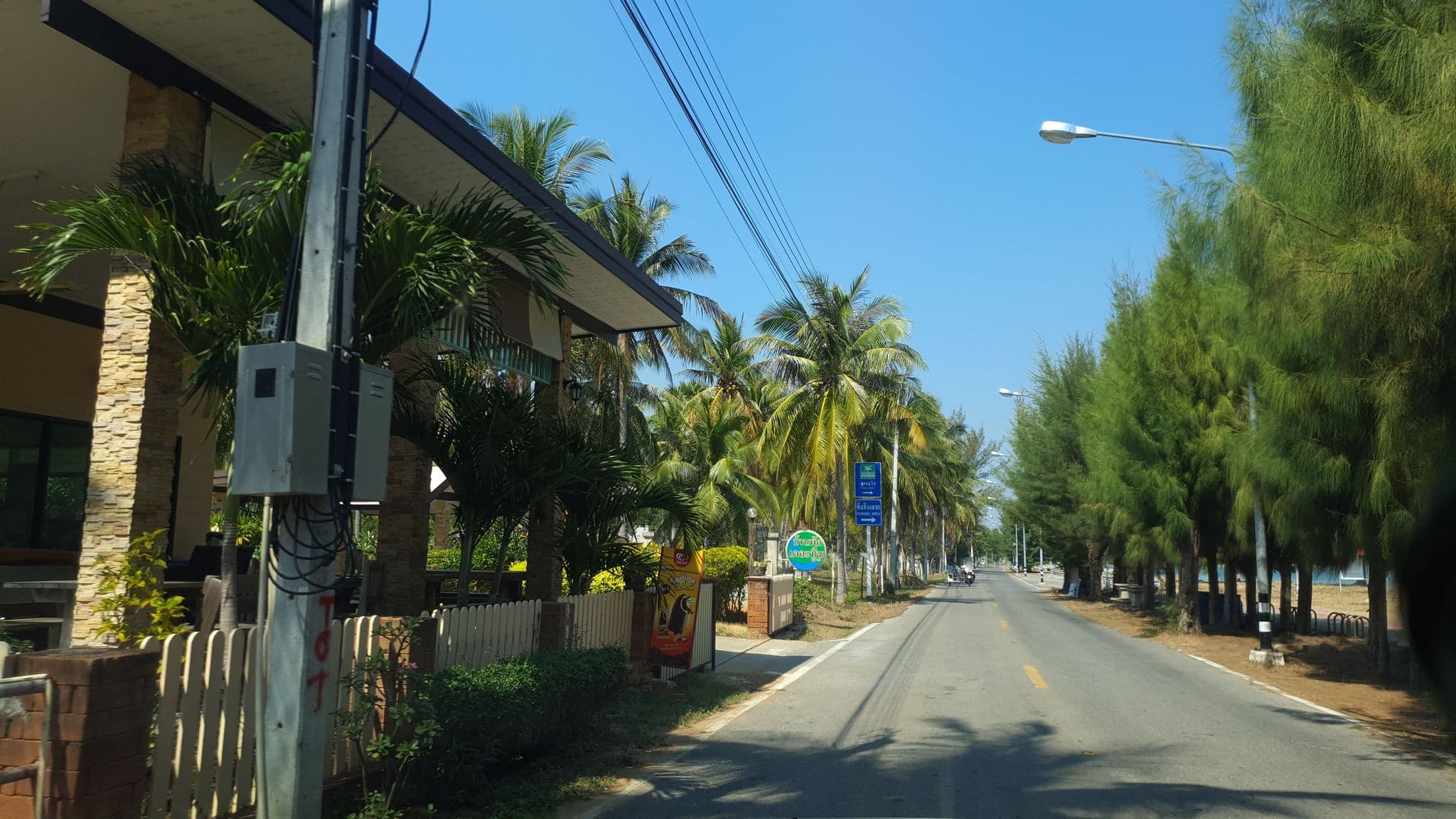 Street view near The Beach Resort, Sam Roi Yot — © jrcarlsen (CC BY-SA · Mapillary)