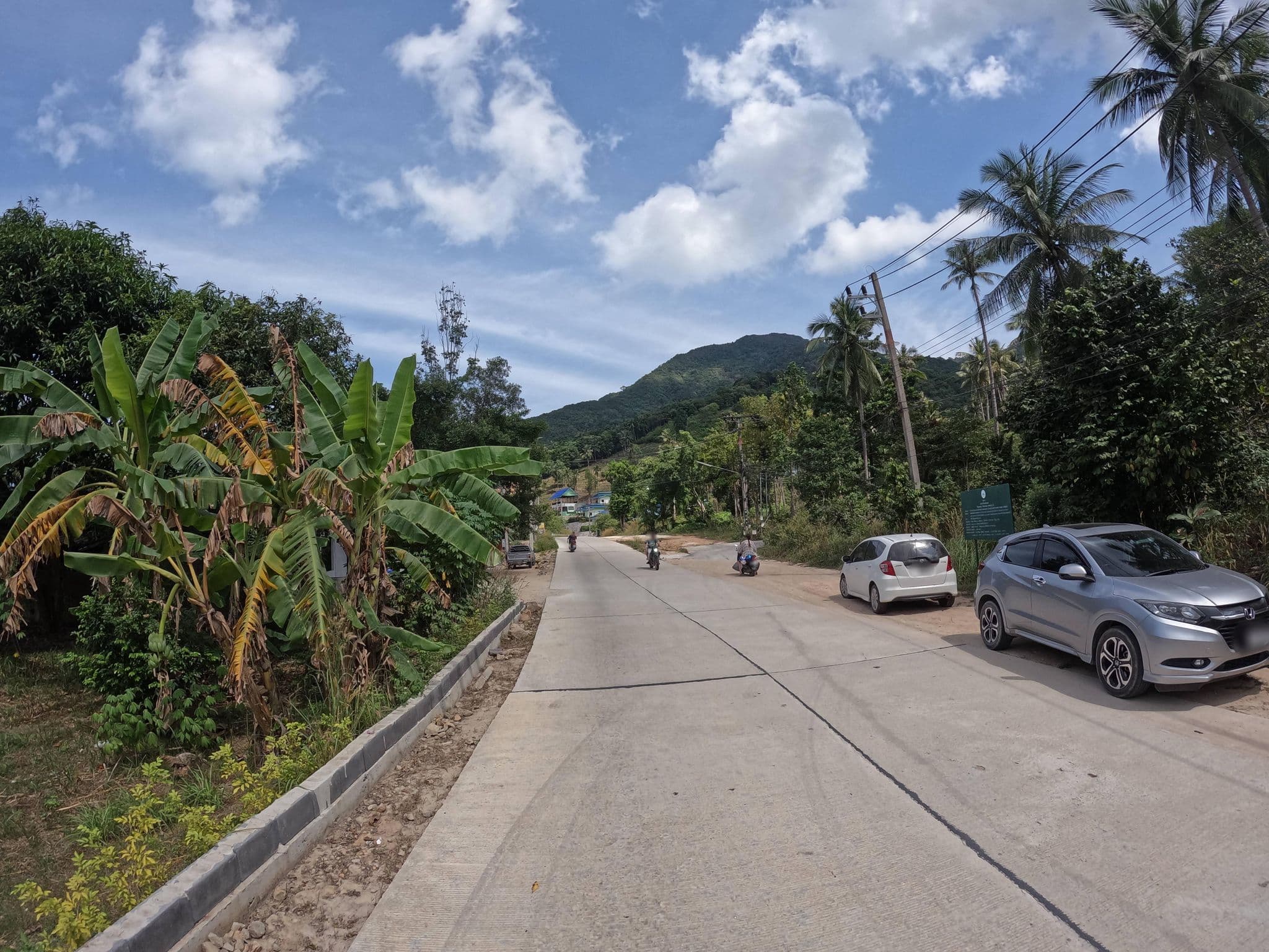 Street view near Ban Tang, Ko Pha Ngan