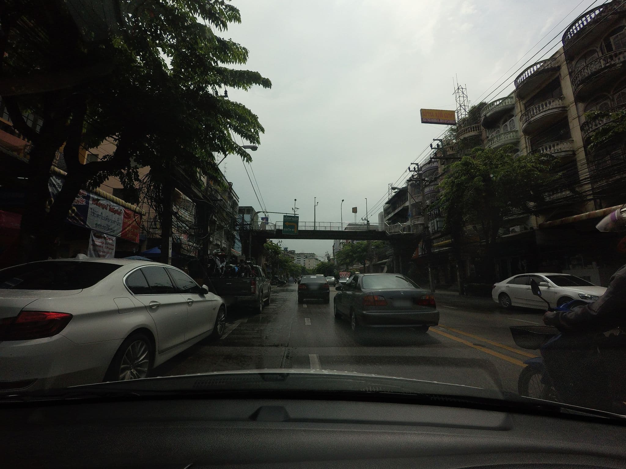 Street view near Empo, Phra Khanong — © mishari (CC BY-SA · Mapillary)