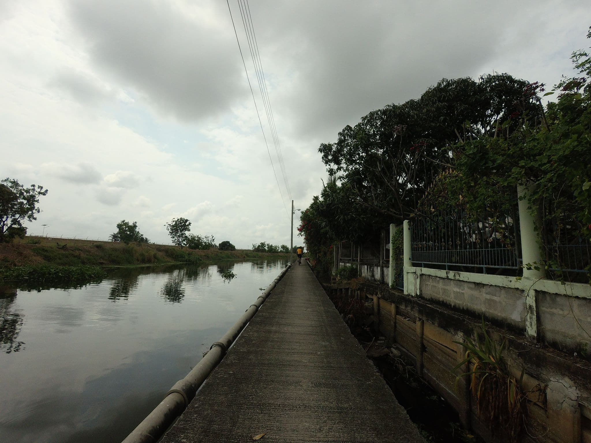 Street view near YHA Bangkok Airport, Latkrabang — © mishari (CC BY-SA · Mapillary)